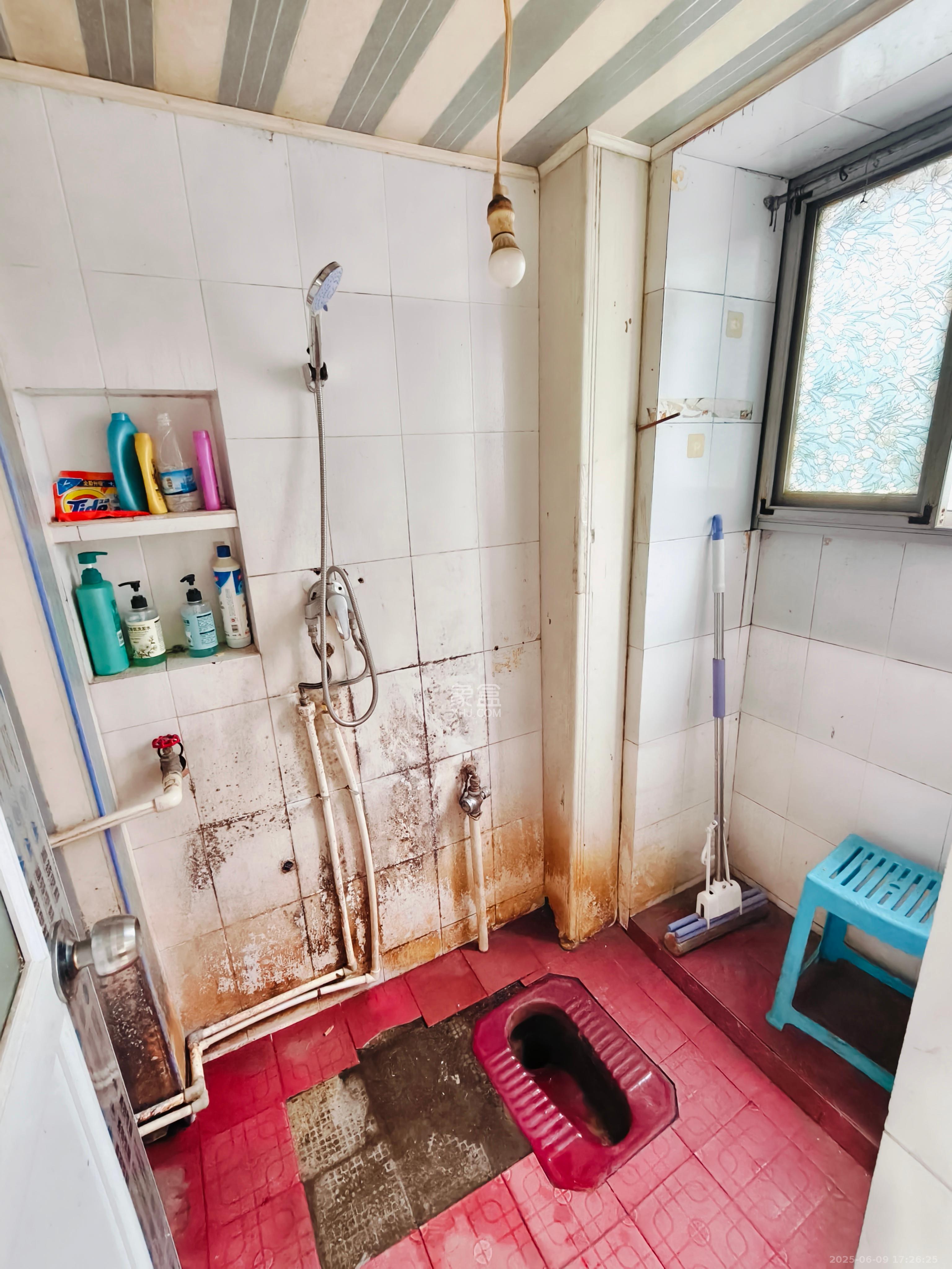 东风路招标局宿舍 3室1厅1卫 2000.0元/月 东风路招标局宿舍 3室1厅1卫 2000.0元/月室内图