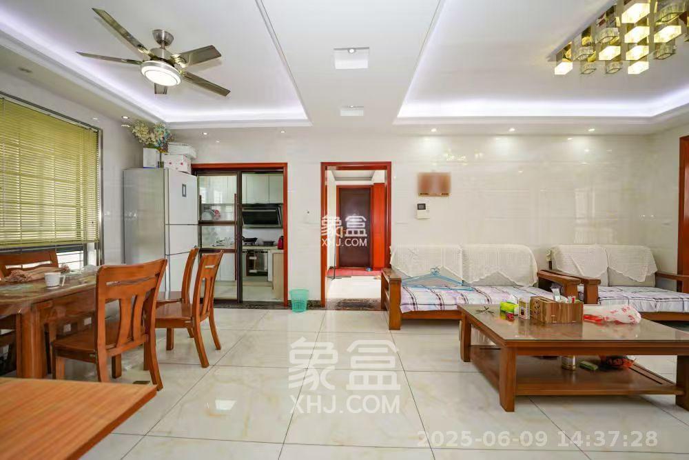 佳兆业君汇上品  3室2厅2卫    1900.0元/月室内图