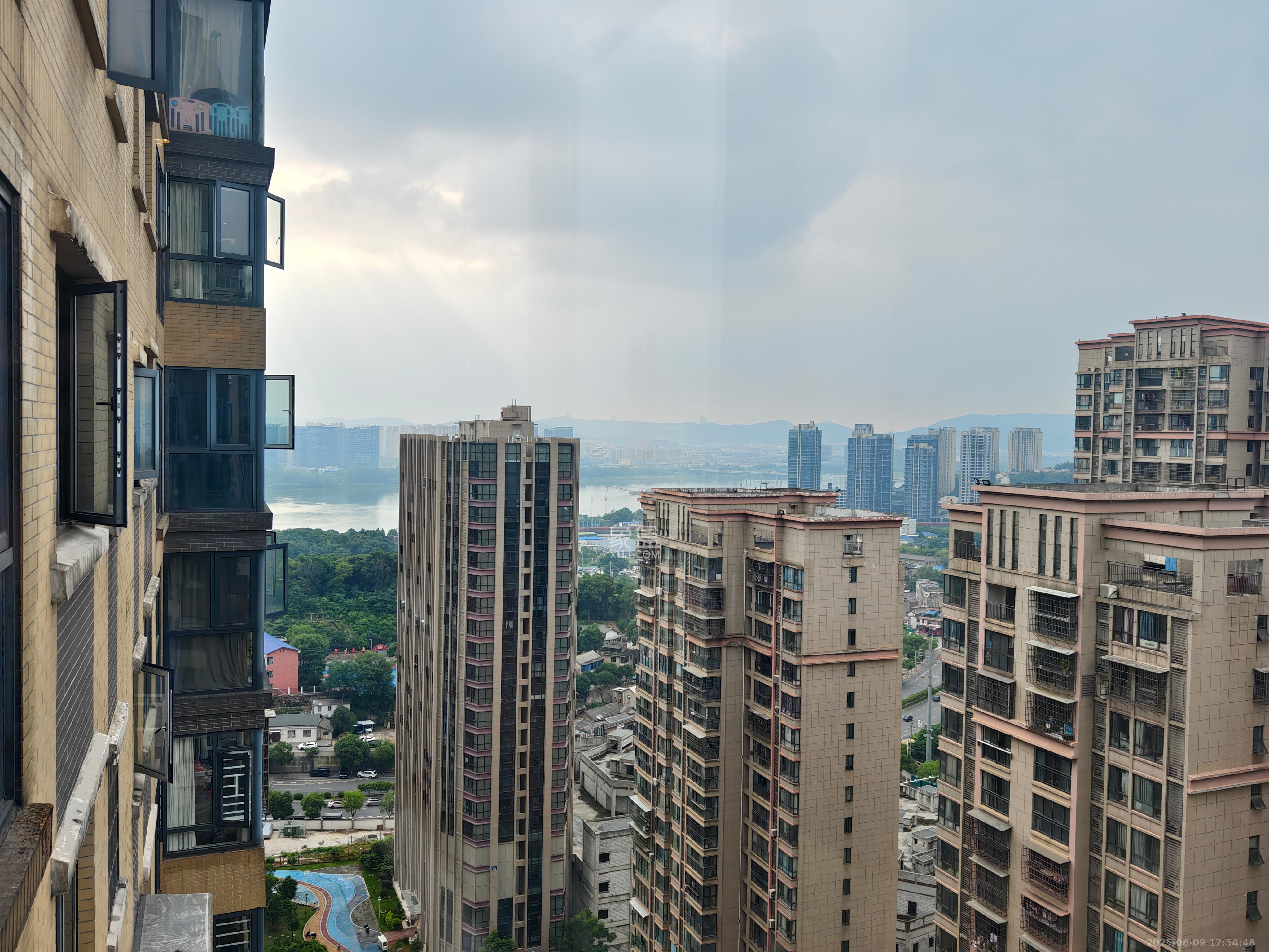 鑫远御文台二期  4室2厅2卫   6000.00元/月室内图