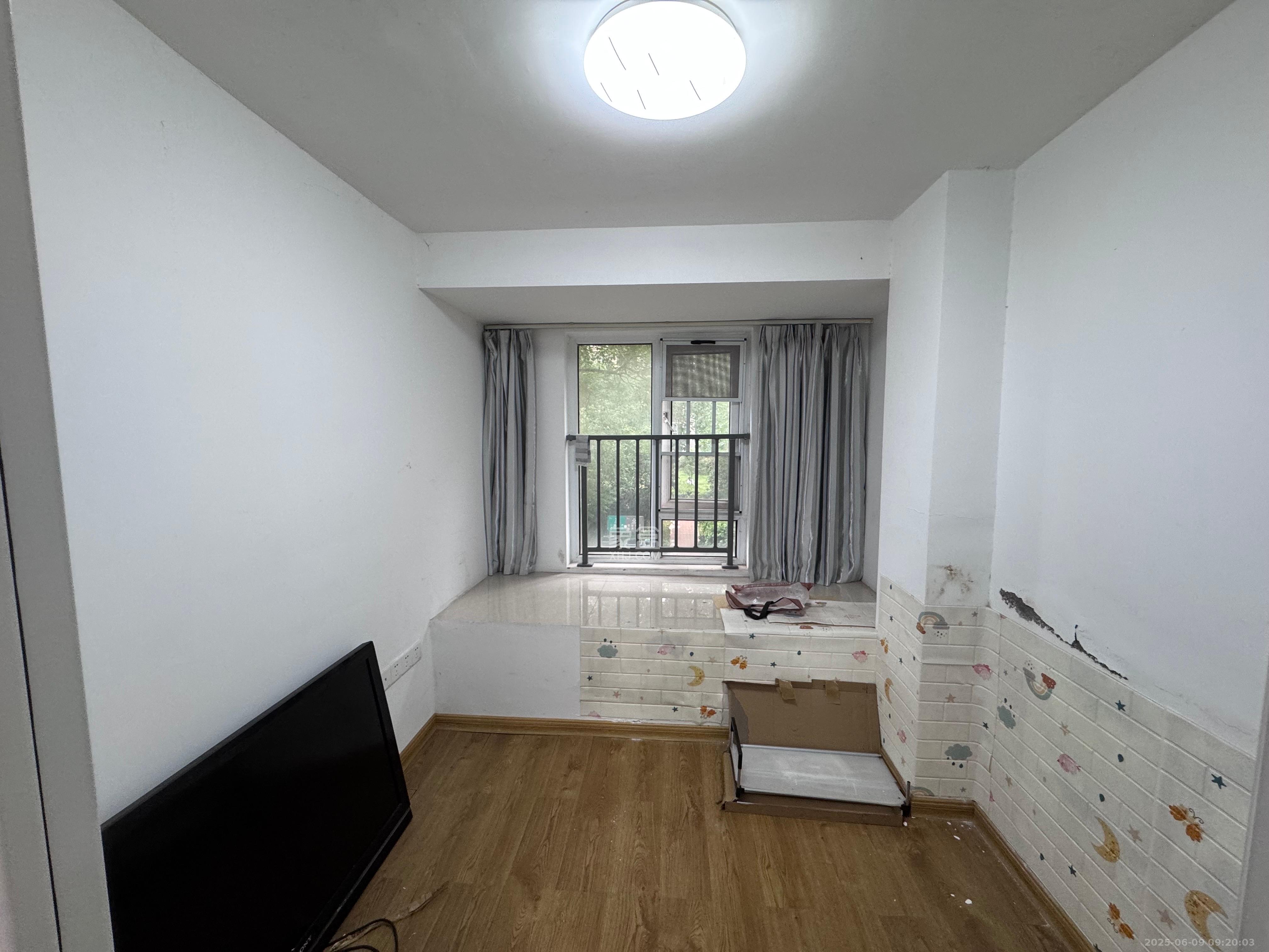 万国城(当代满庭春MOMA)三期 1室2厅2卫 2500.0元/月 万国城(当代满庭春MOMA)三期 1室2厅2卫 2500.0元/月室内图