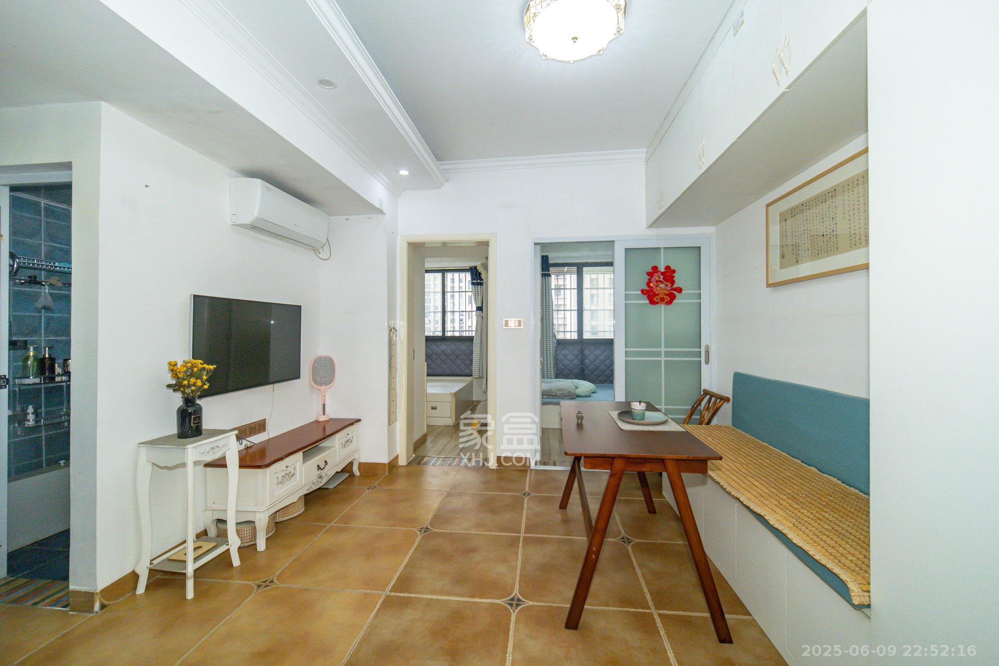 印山蓝色海岸 2室2厅1卫 38.0万 印山蓝色海岸 2室2厅1卫 38.0万客厅