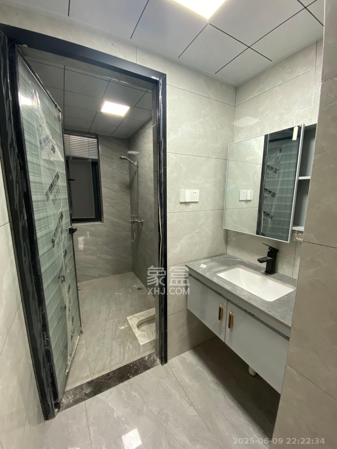 南山梅溪一方  3室2厅2卫    3300.0元/月室内图