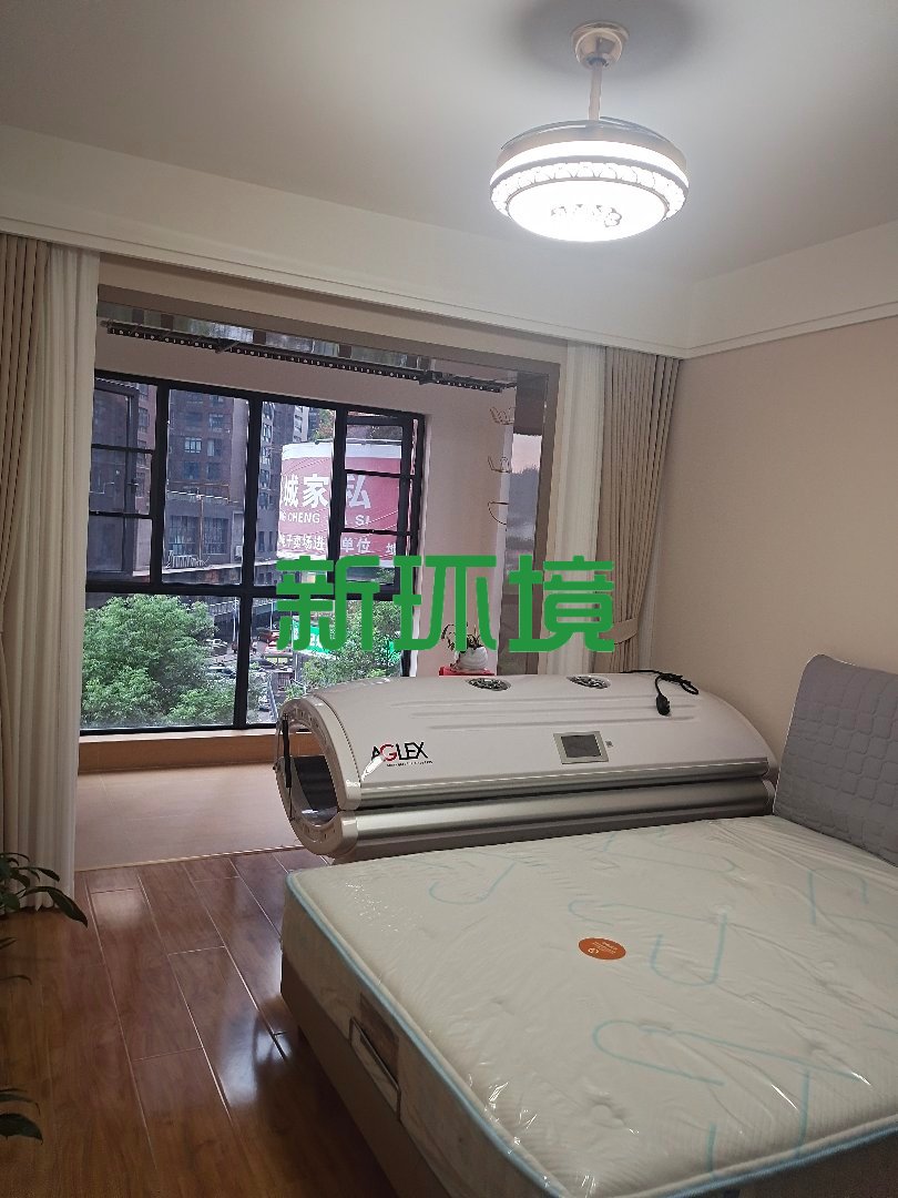 南门口安置小区  4室2厅2卫   125.00万客厅