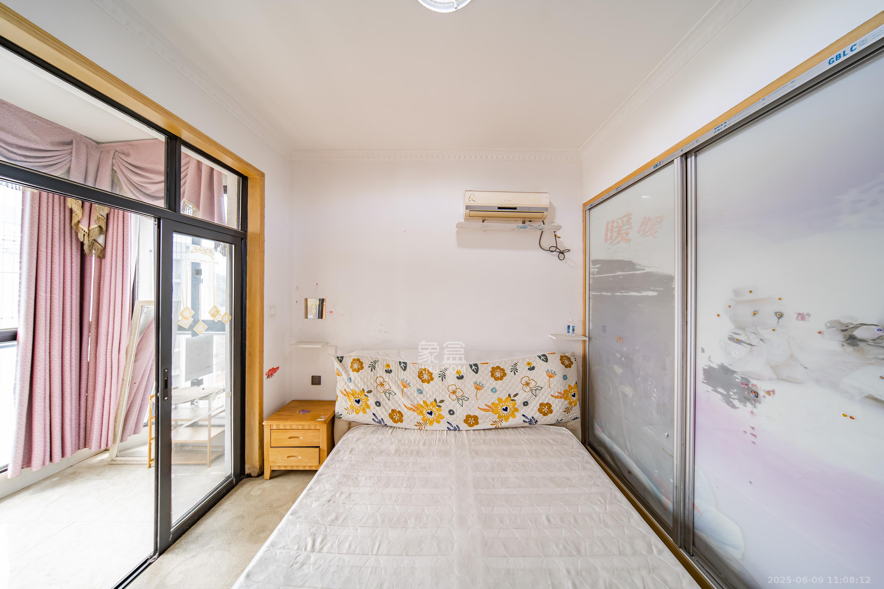 阳光100三期 3室2厅1卫 2400.0元/月 阳光100三期 3室2厅1卫 2400.0元/月室内图