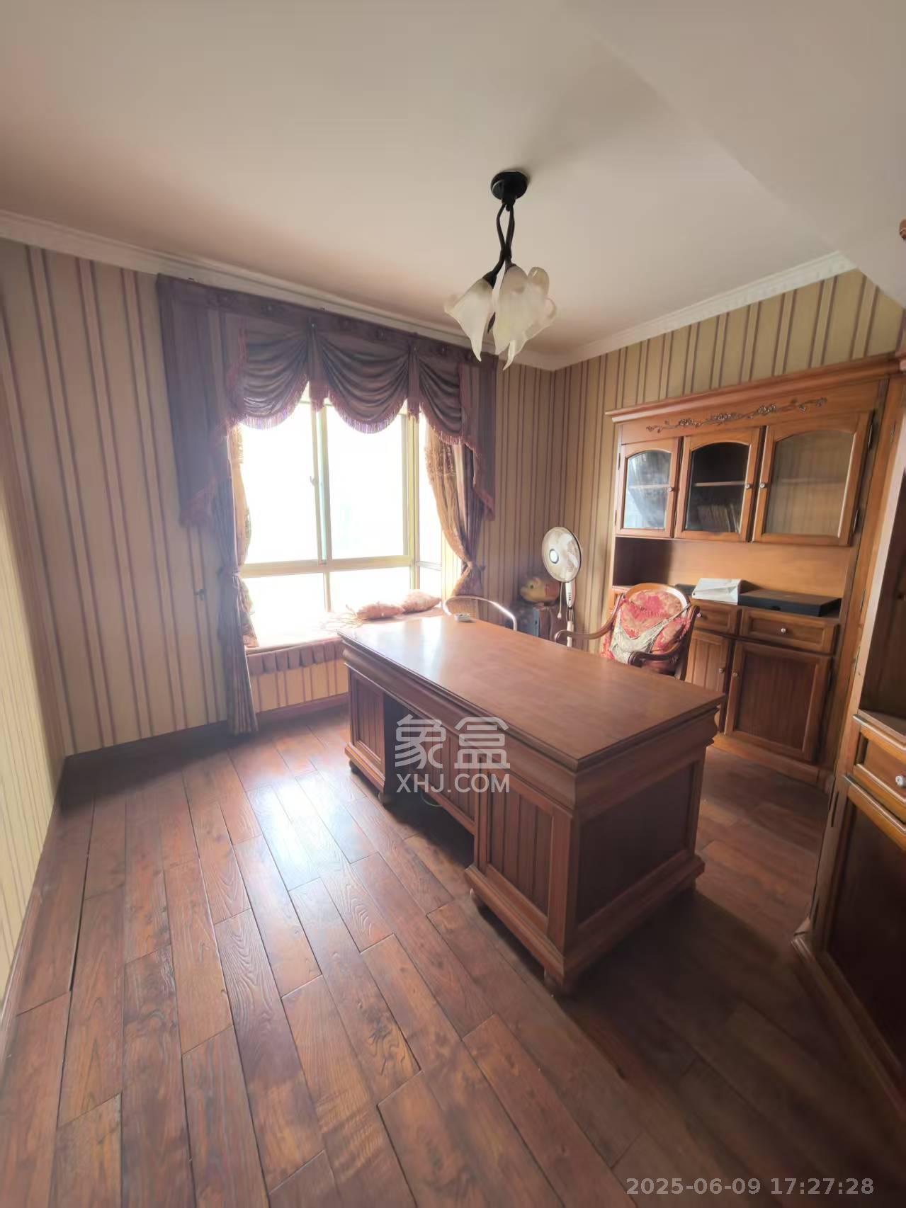 金色比华利 7室3厅3卫 5200.0元/月 金色比华利 7室3厅3卫 5200.0元/月室内图