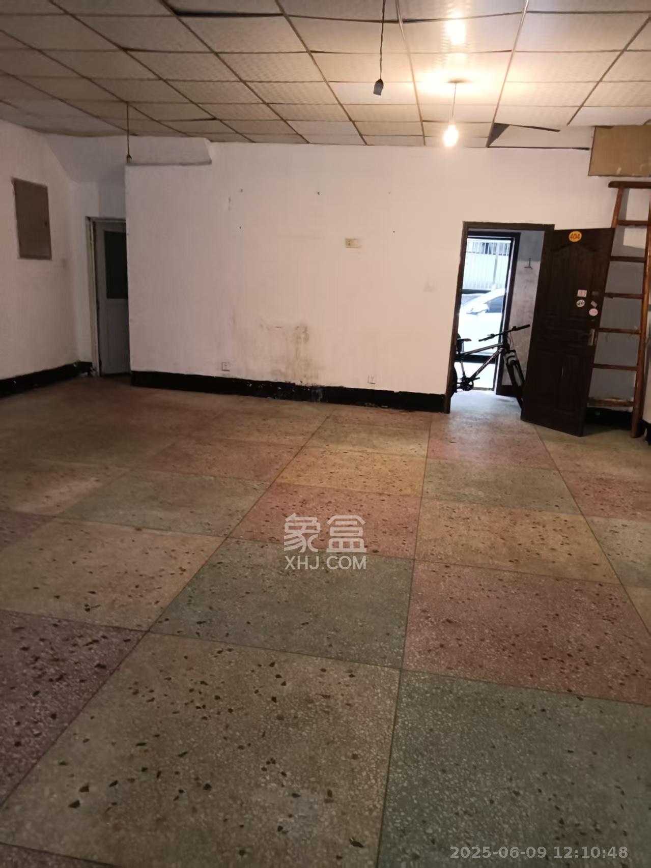 板桥小区  1室1厅1卫   1600.00元/月室内图