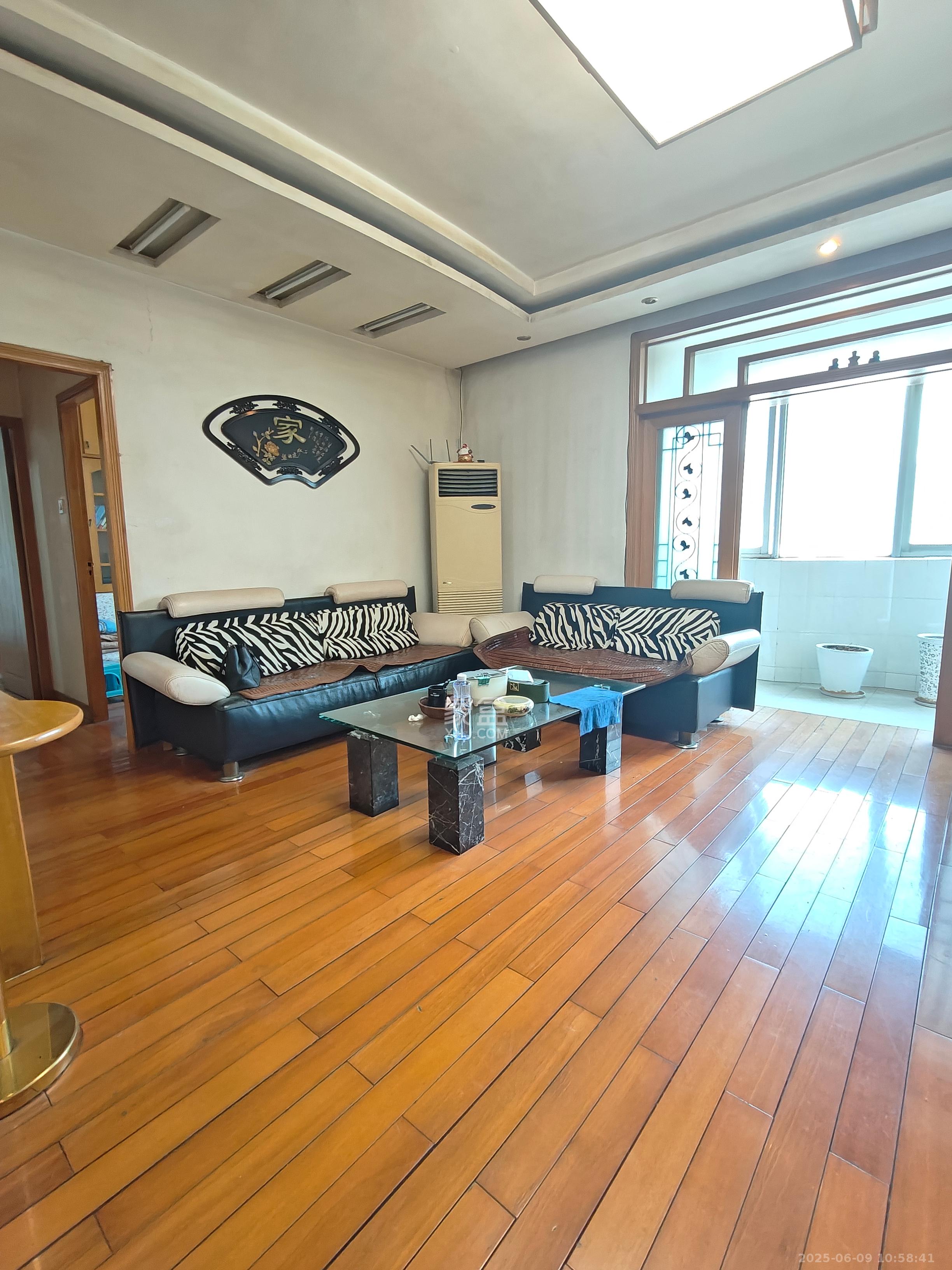 交通银行宿舍(浏城桥) 4室2厅1卫 3350.0元/月 交通银行宿舍(浏城桥) 4室2厅1卫 3350.0元/月室内图