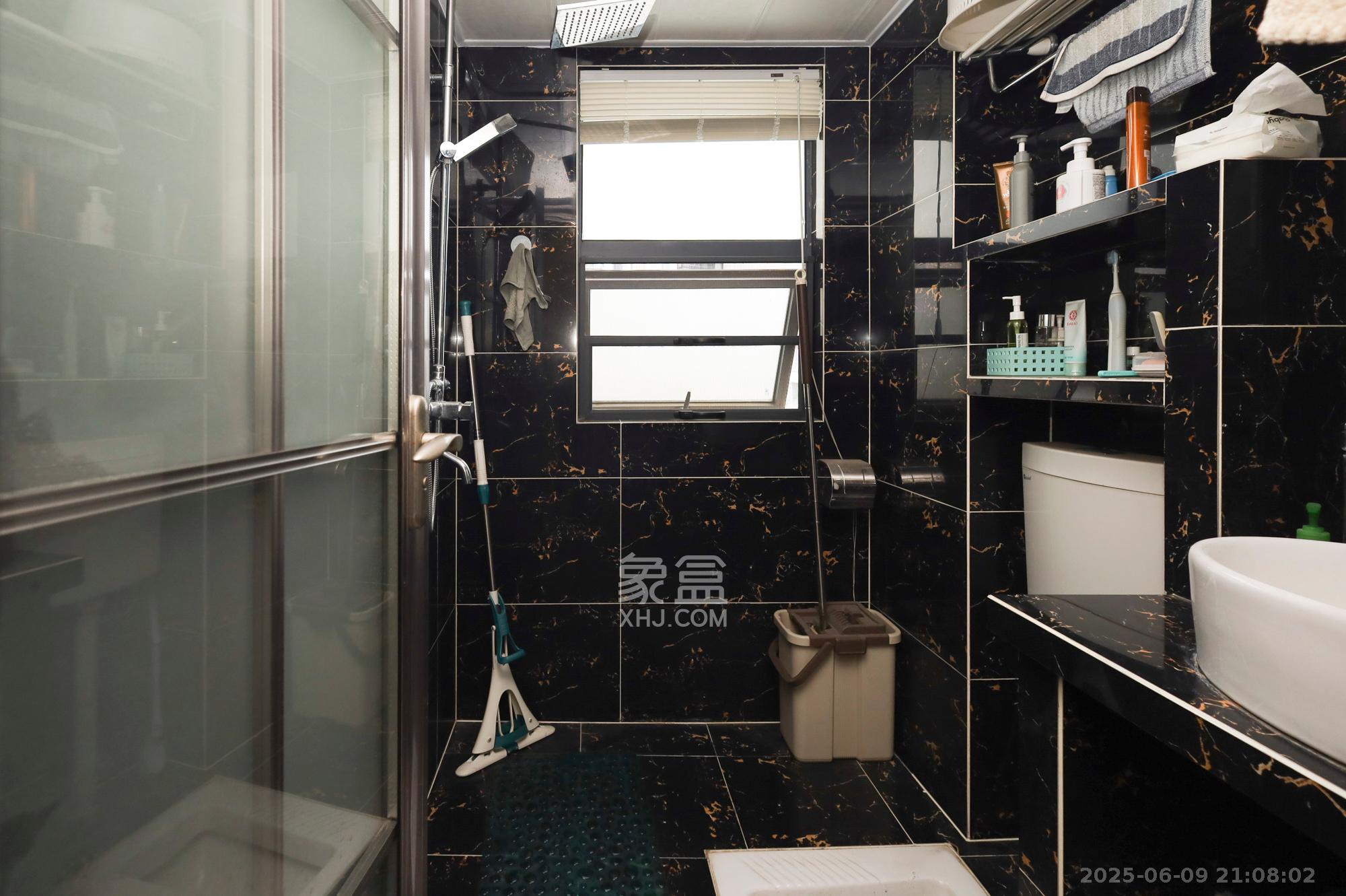 秀峰景园(领秀峰) 3室2厅2卫 110.0万 秀峰景园(领秀峰) 3室2厅2卫 110.0万卫生间