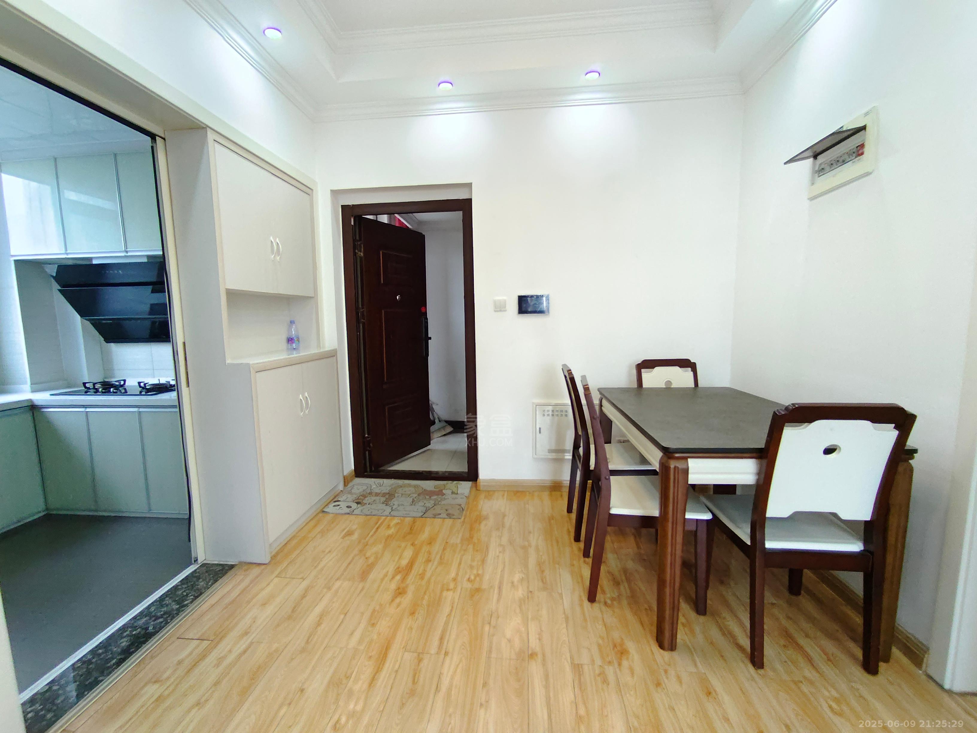 流金岁月-华晨国际 2室2厅1卫 2300.0元/月 流金岁月-华晨国际 2室2厅1卫 2300.0元/月室内图