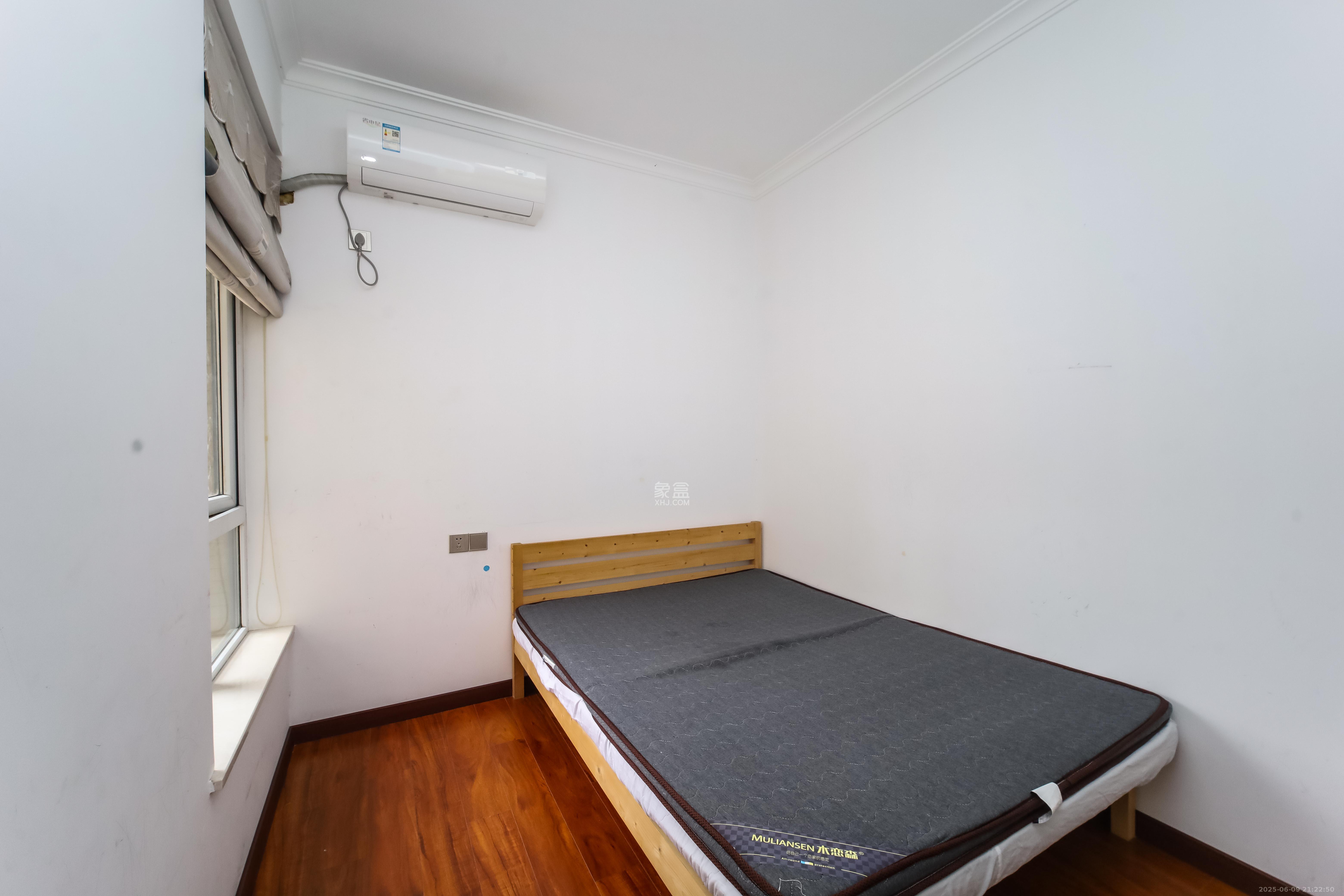 泊爱蓝湾  2室2厅1卫    84.0万卧室