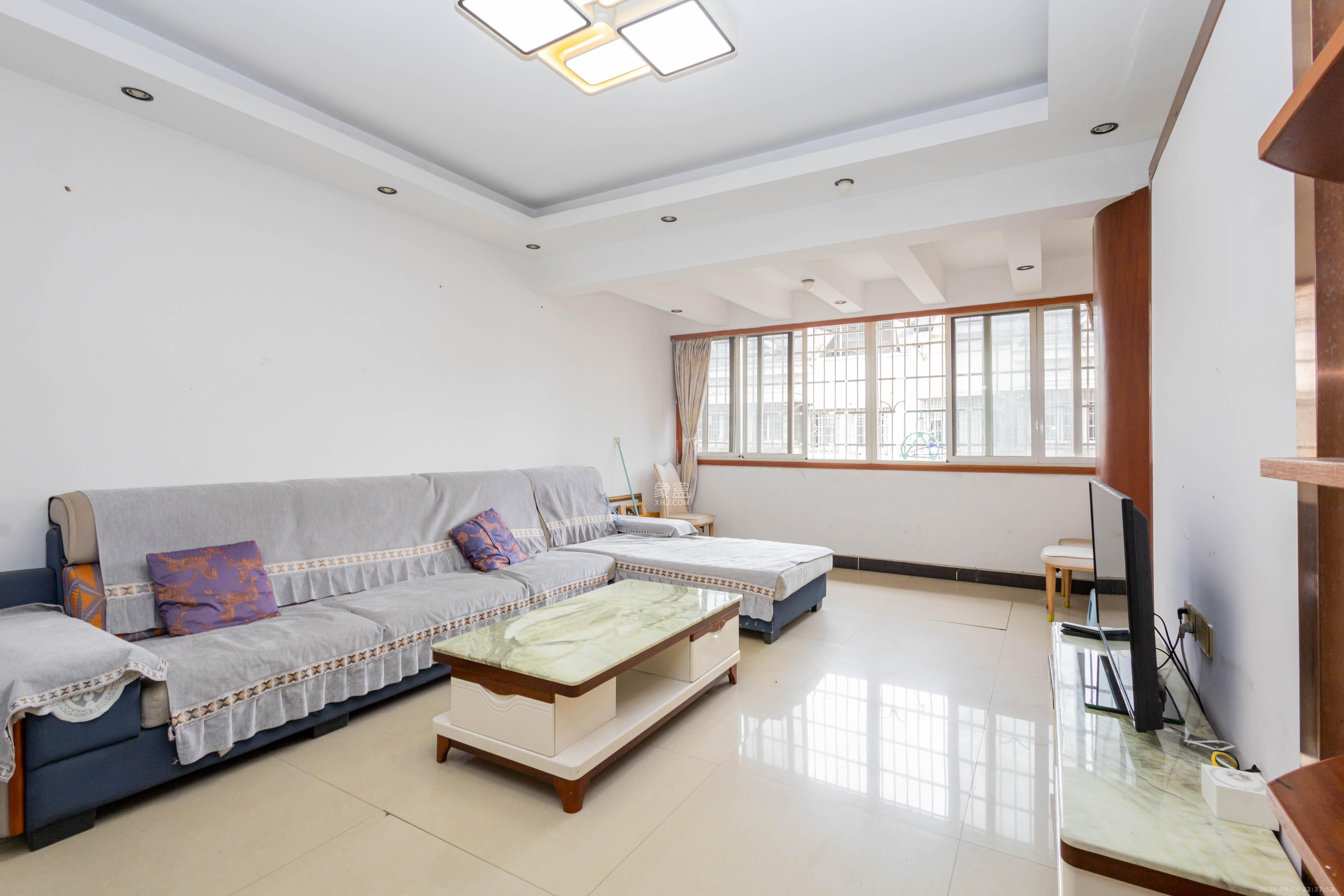 紫东苑(星沙) 4室2厅2卫 46.0万 紫东苑(星沙) 4室2厅2卫 46.0万客厅