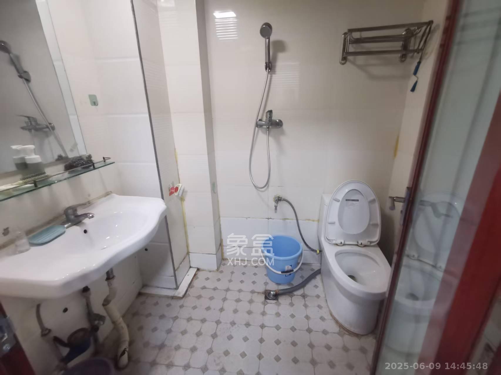 西罗亚大厦 1室1厅1卫 1800.0元/月 西罗亚大厦 1室1厅1卫 1800.0元/月室内图