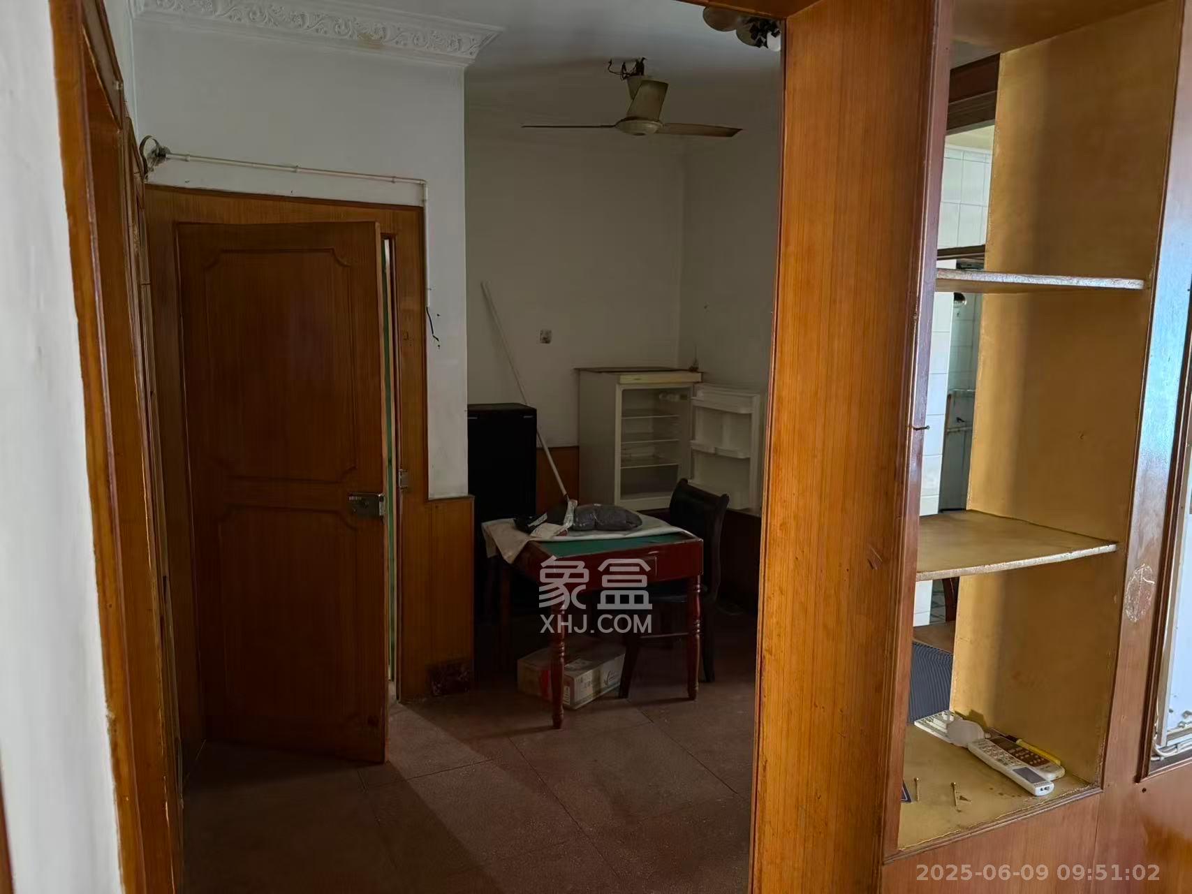 路桥宿舍 2室1厅1卫 1300.0元/月 路桥宿舍 2室1厅1卫 1300.0元/月室内图