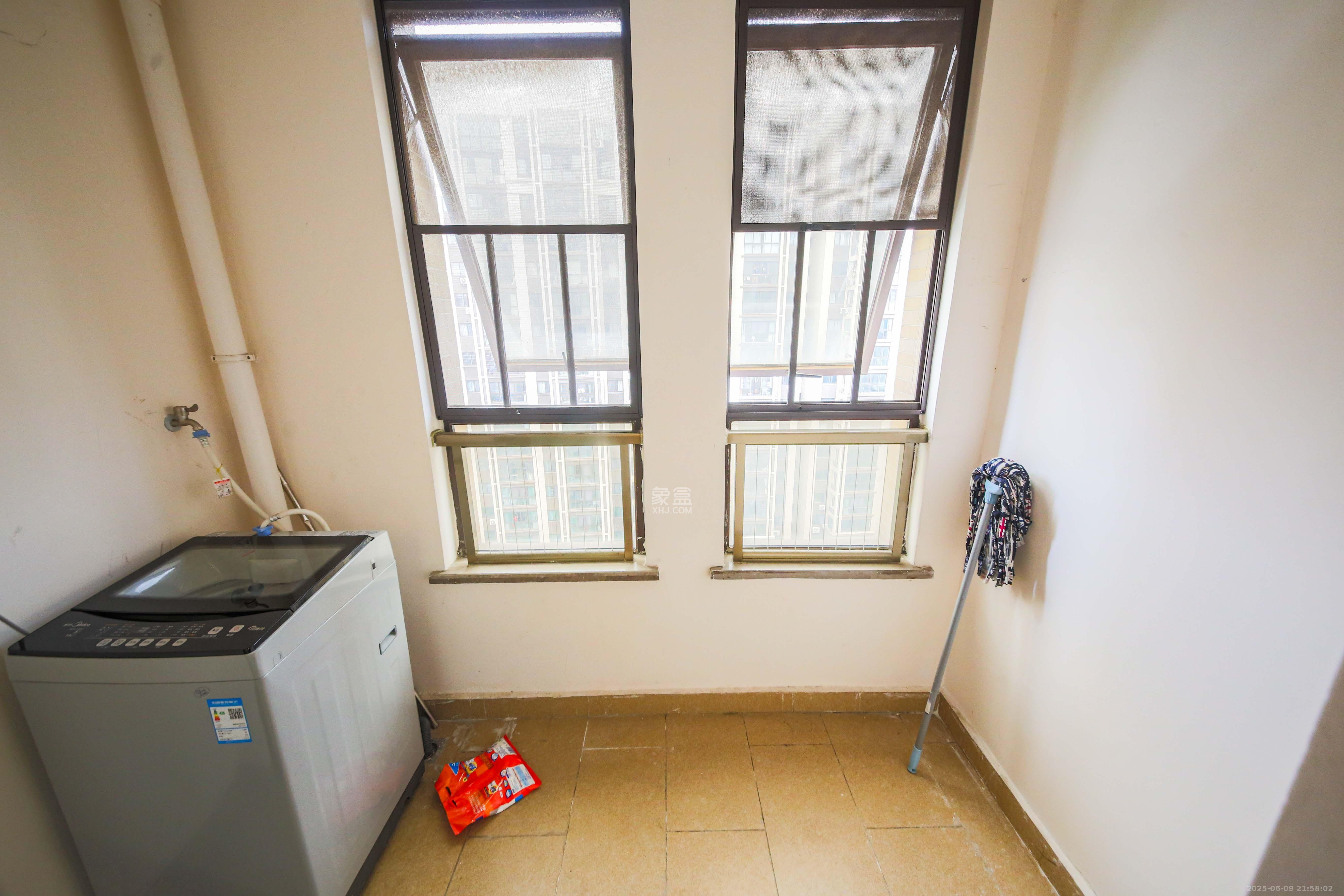 奥林匹克花园贡院三期  1室1厅1卫    25.0万 奥林匹克花园贡院三期  1室1厅1卫    25.0万阳台