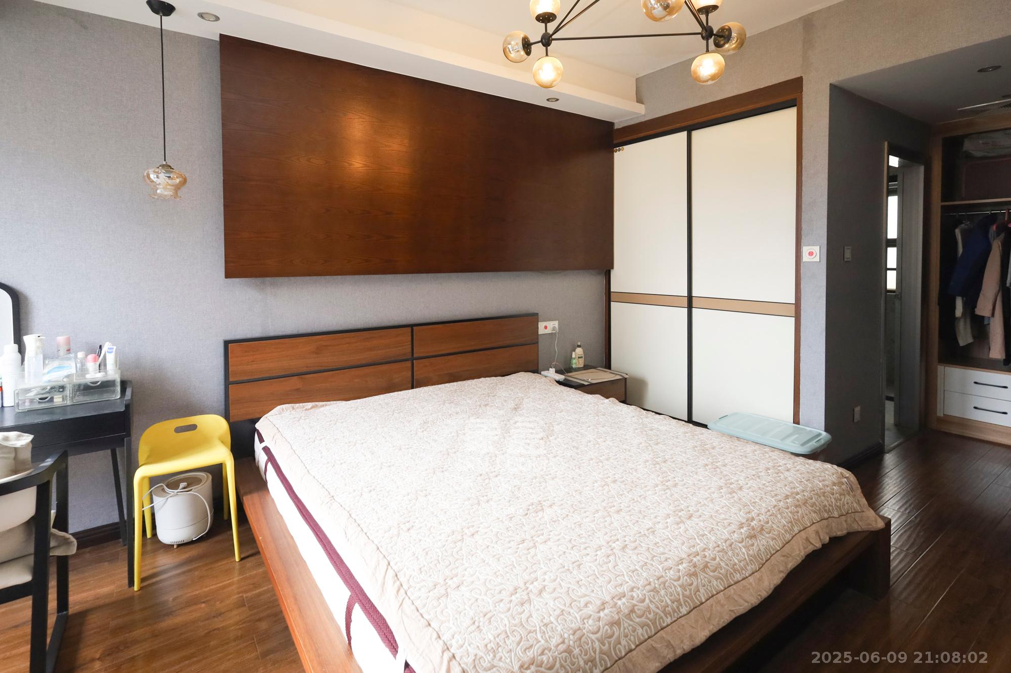 秀峰景园(领秀峰) 3室2厅2卫 110.0万 秀峰景园(领秀峰) 3室2厅2卫 110.0万卧室