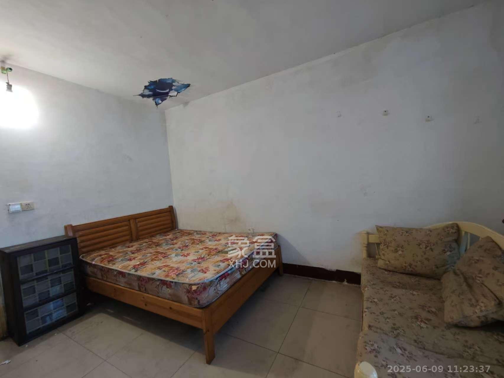 红花坡社区  1室1厅1卫    1200.0元/月室内图