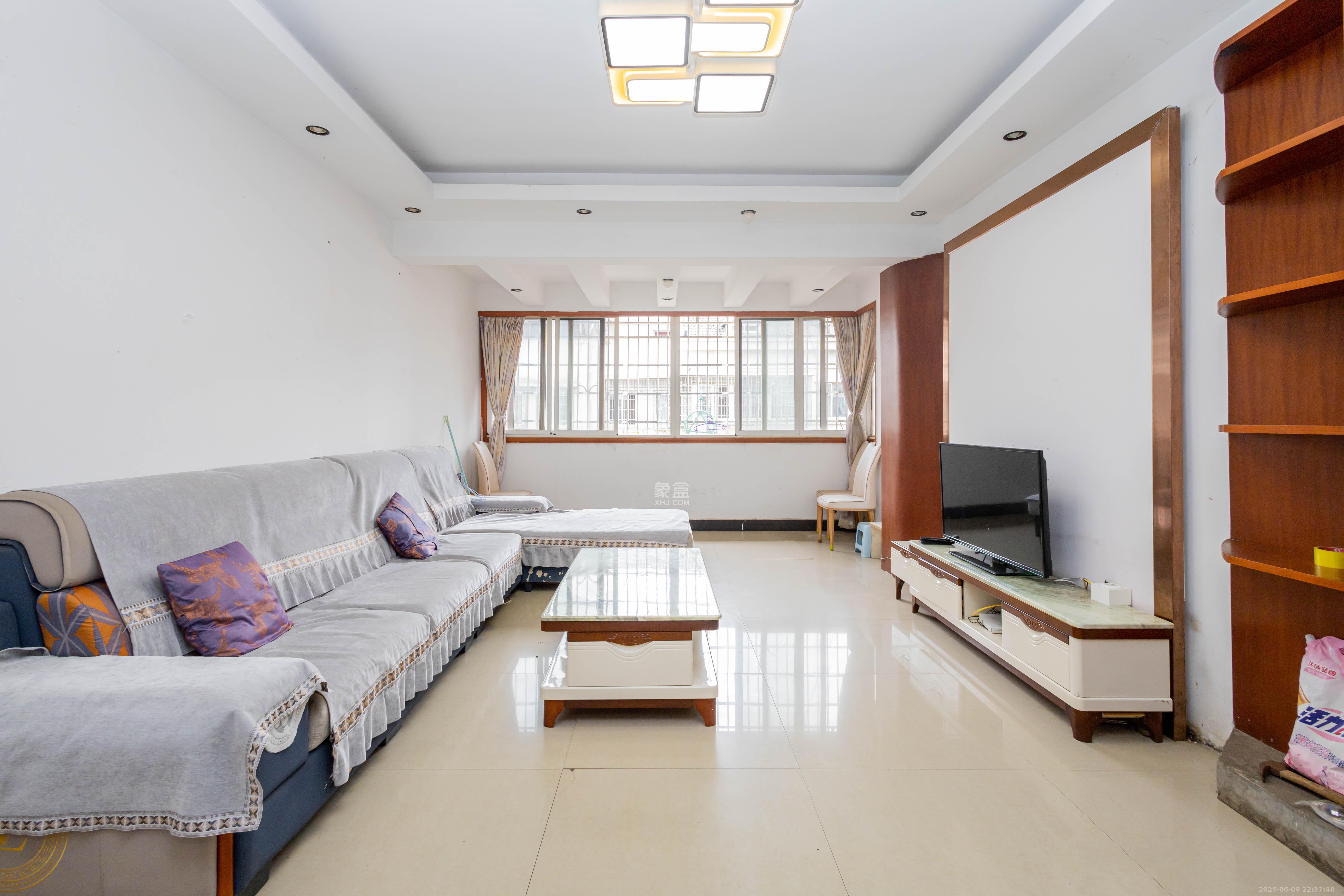 紫东苑(星沙) 4室2厅2卫 46.0万 紫东苑(星沙) 4室2厅2卫 46.0万客厅