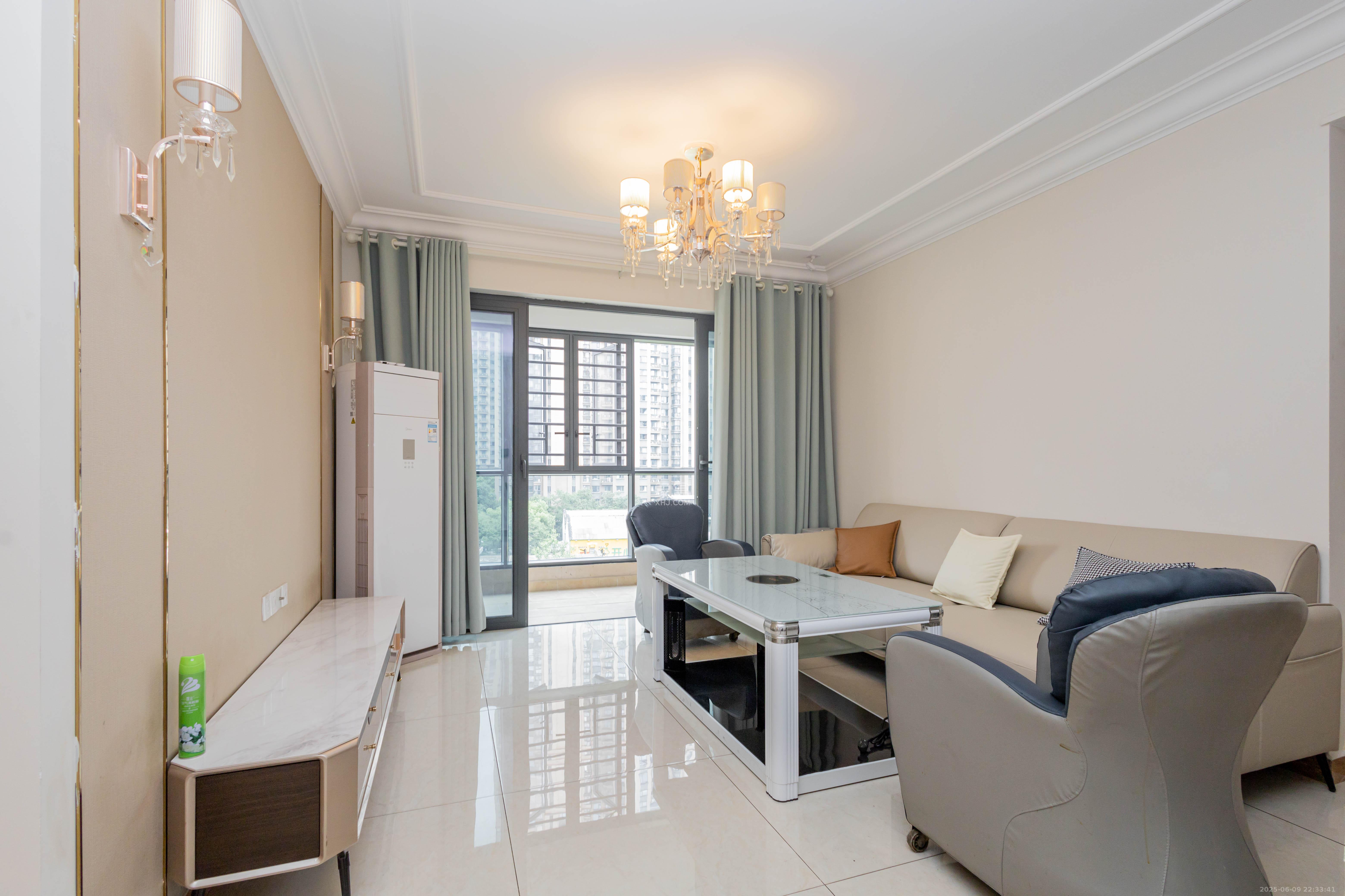 恒大江湾 3室2厅1卫 99.8万 恒大江湾 3室2厅1卫 99.8万客厅