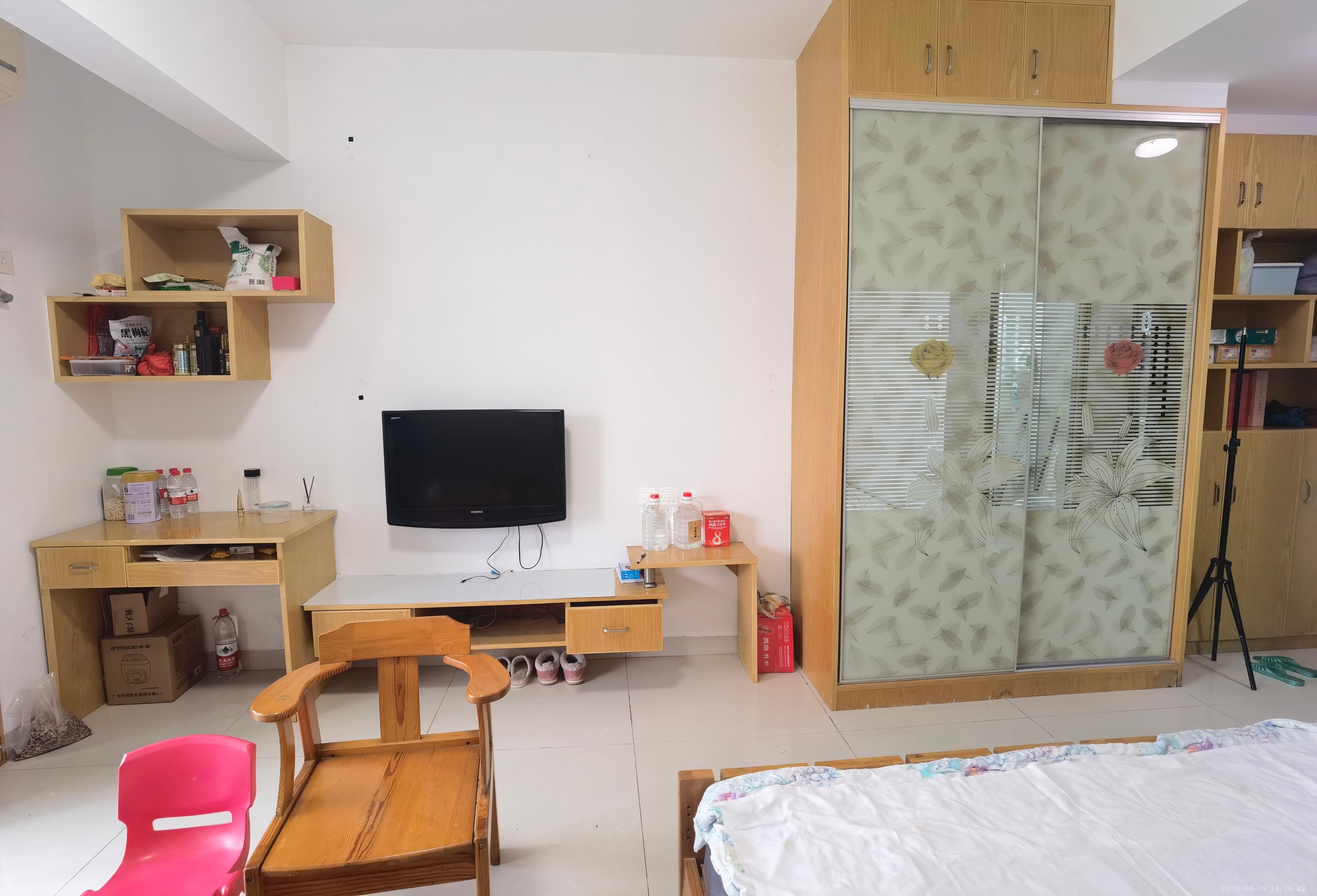 观湖公寓  1室1厅1卫   1400.00元/月室内图