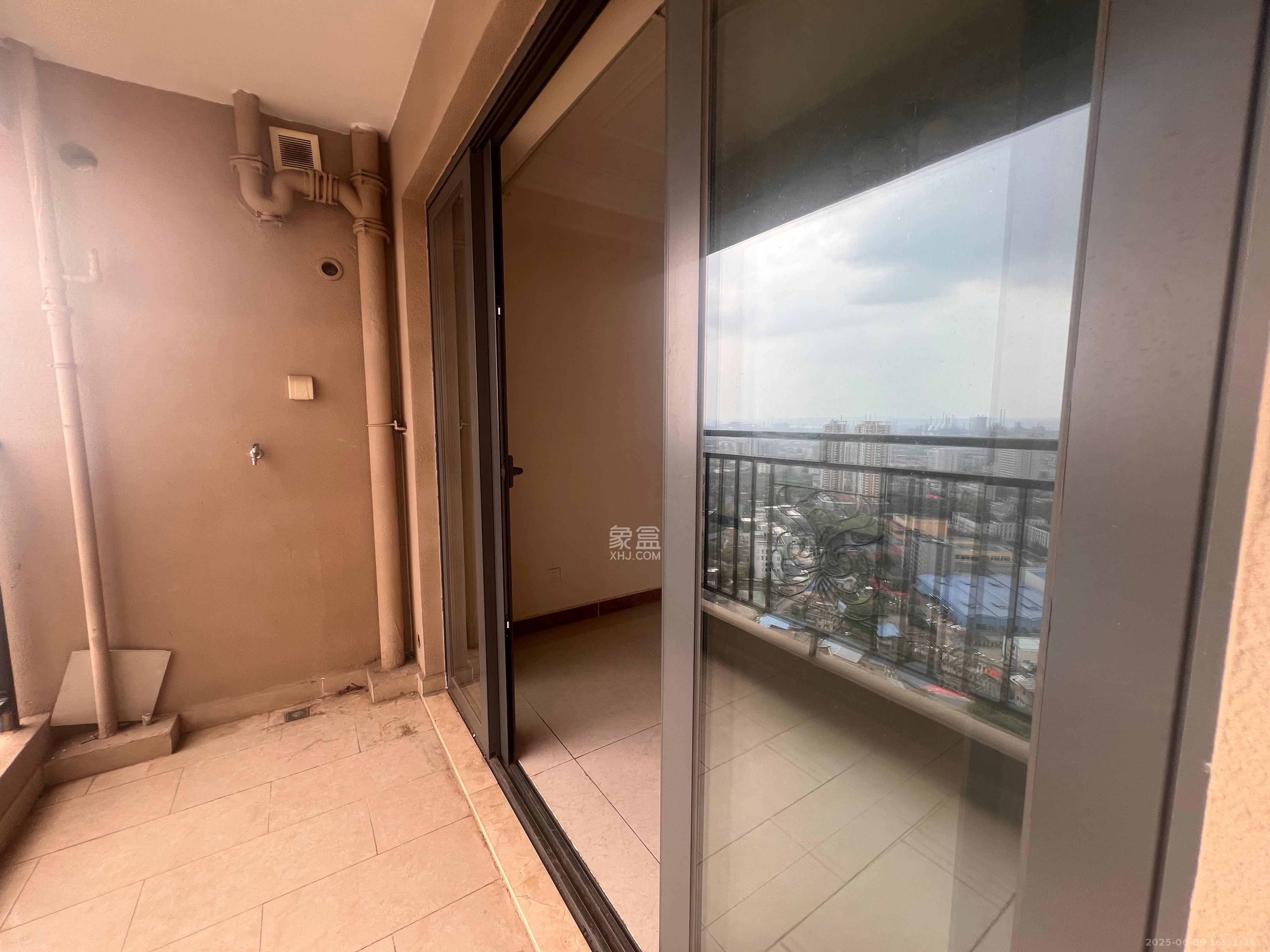 恒大翡翠华庭 2室2厅1卫 1600.0元/月 恒大翡翠华庭 2室2厅1卫 1600.0元/月室内图