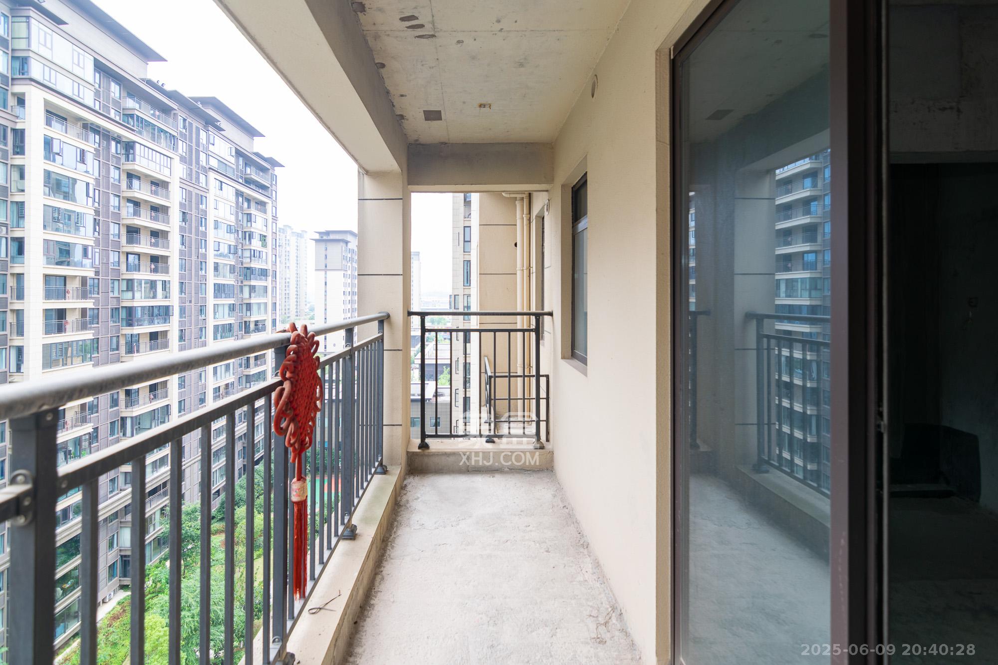 大汉汉府一期  4室2厅2卫    87.0万阳台