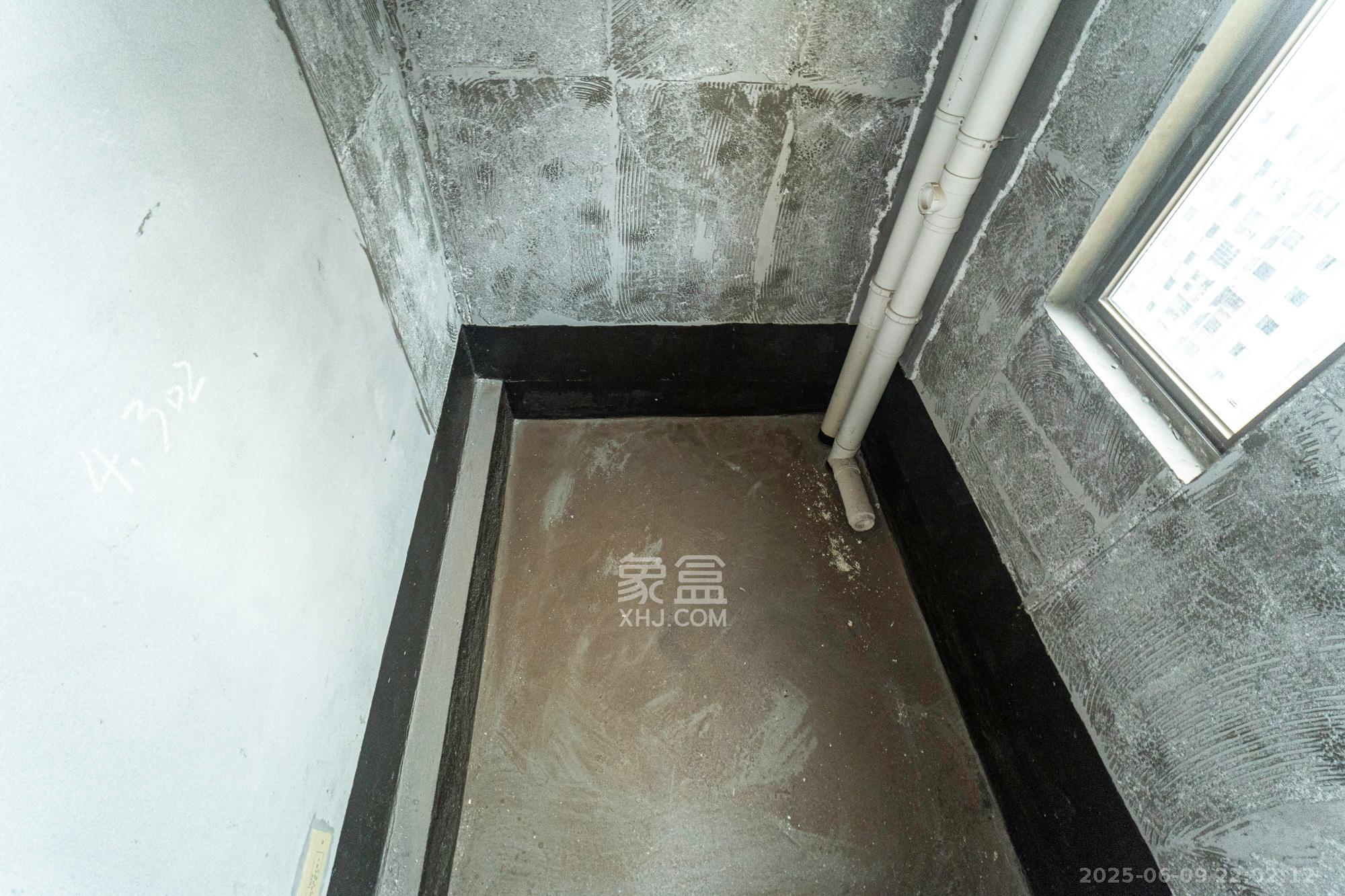 华润置地广场二期  3室2厅2卫   85.00万卫生间