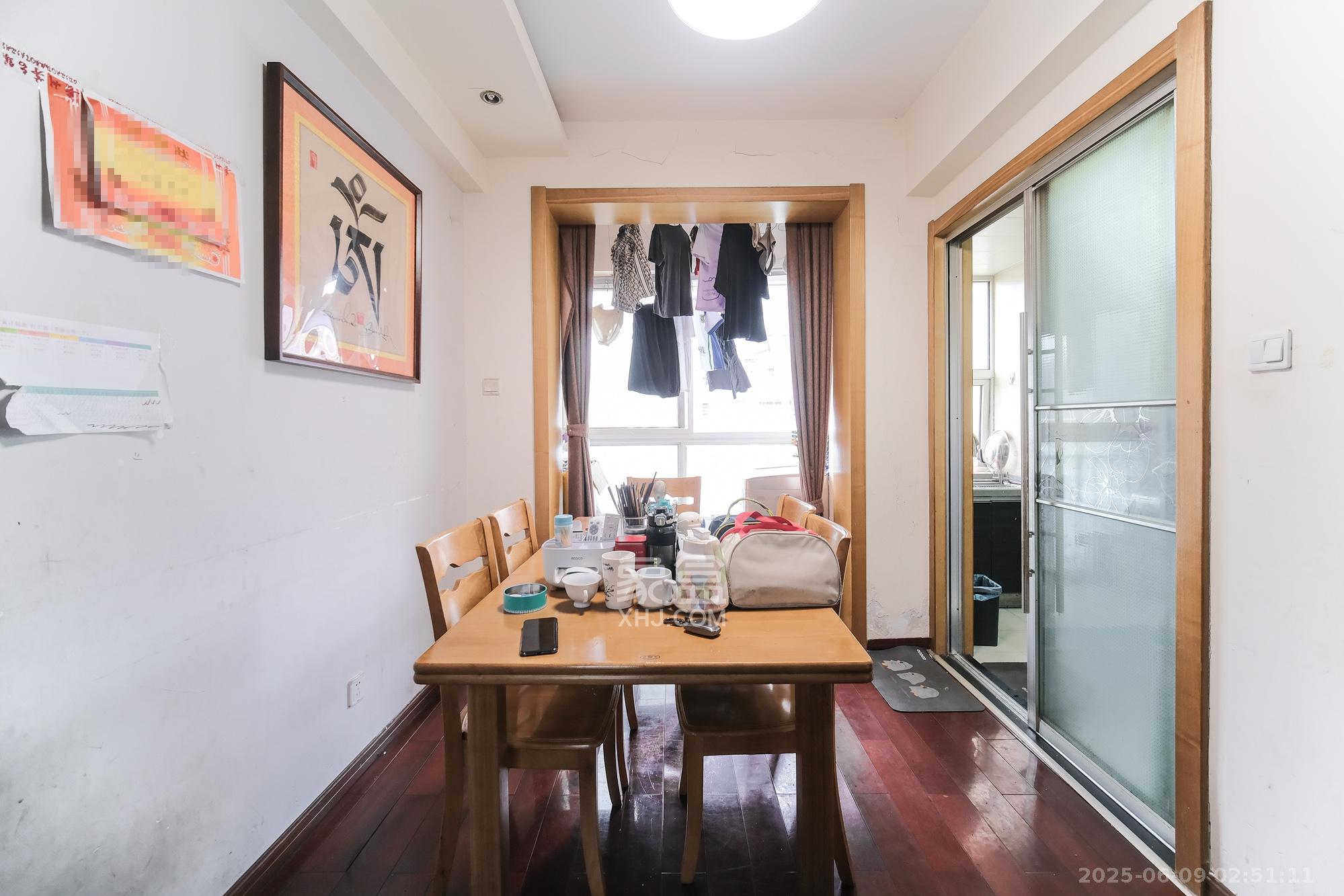 山水湾 2室2厅1卫 55.0万 山水湾 2室2厅1卫 55.0万客厅