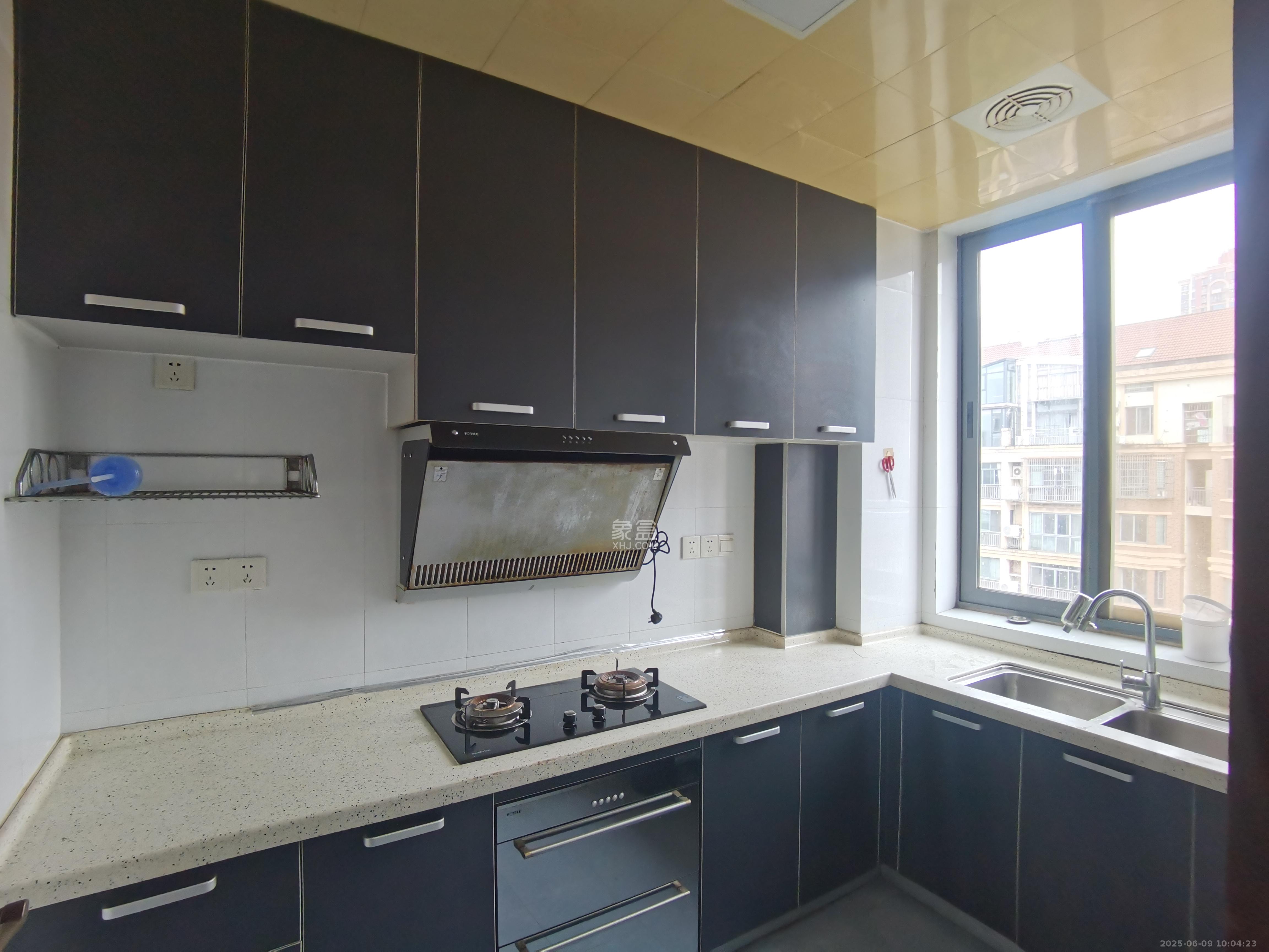 上海城小区  2室2厅1卫    1900.0元/月 上海城小区  2室2厅1卫    1900.0元/月室内图