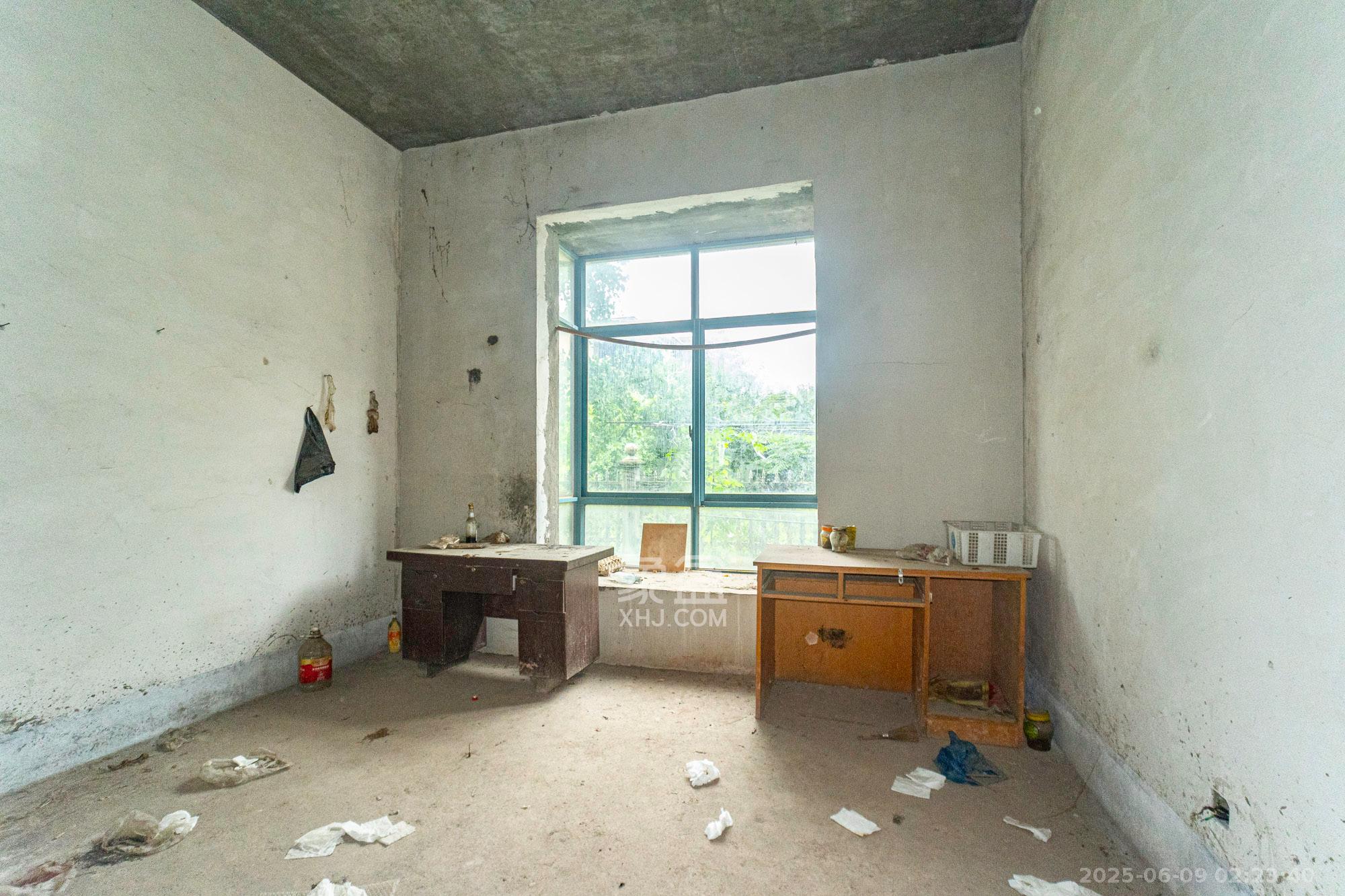 湘龙家园  6室2厅3卫    528.0万 湘龙家园  6室2厅3卫    528.0万卧室