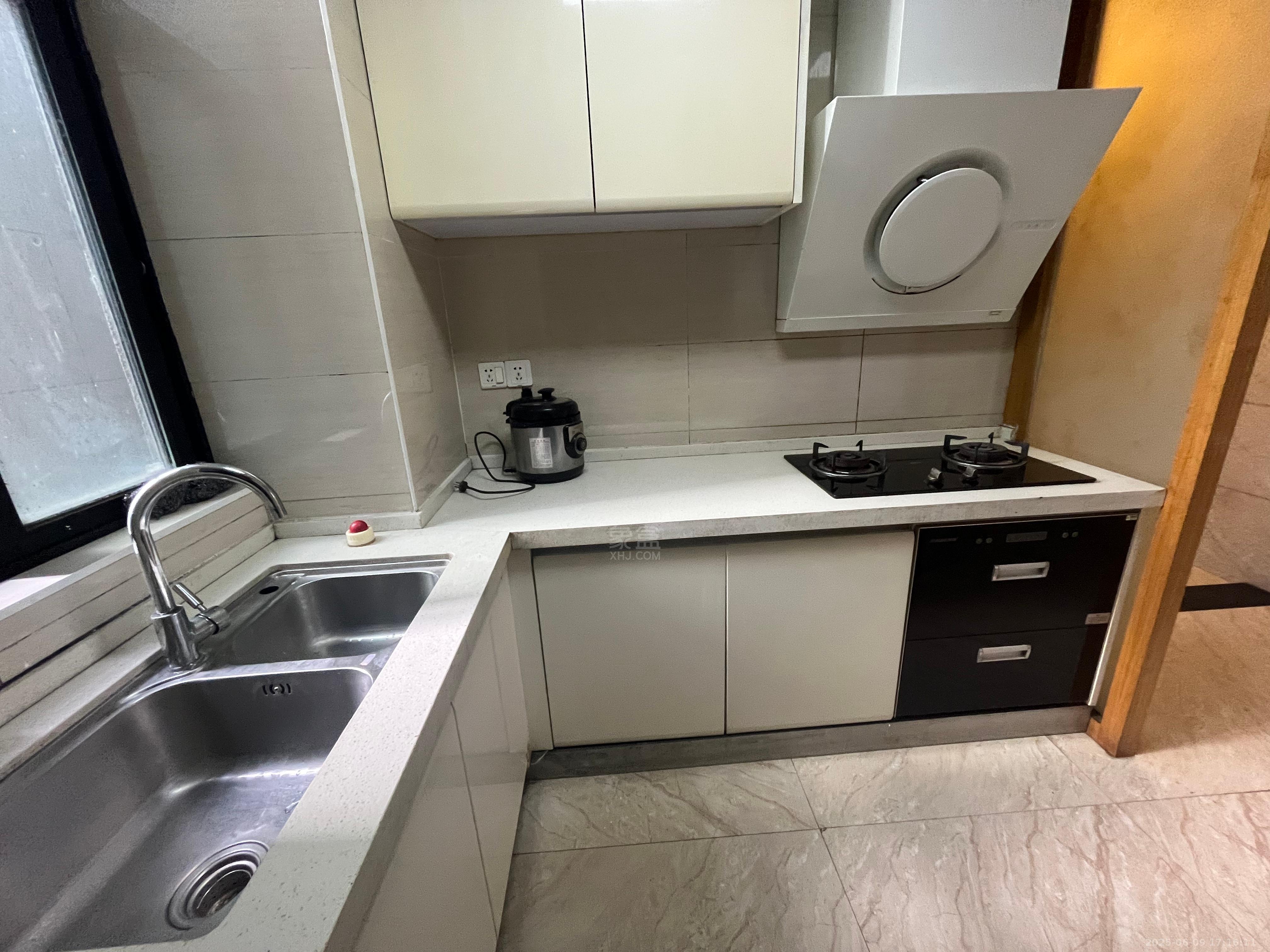 中央商业广场  3室2厅1卫    3000.0元/月 中央商业广场  3室2厅1卫    3000.0元/月室内图