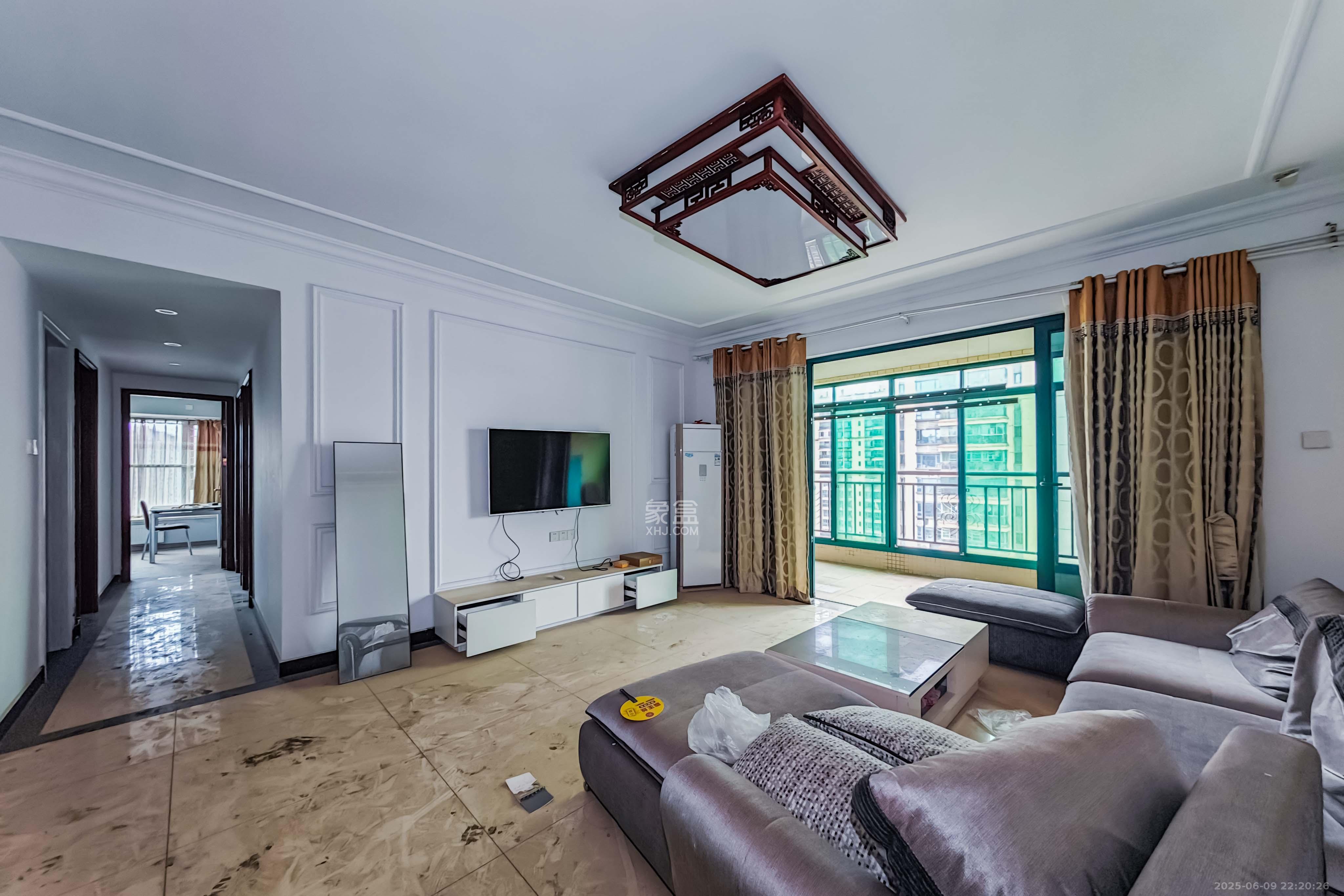 恒大绿洲 3室2厅2卫 150.0万 恒大绿洲 3室2厅2卫 150.0万客厅