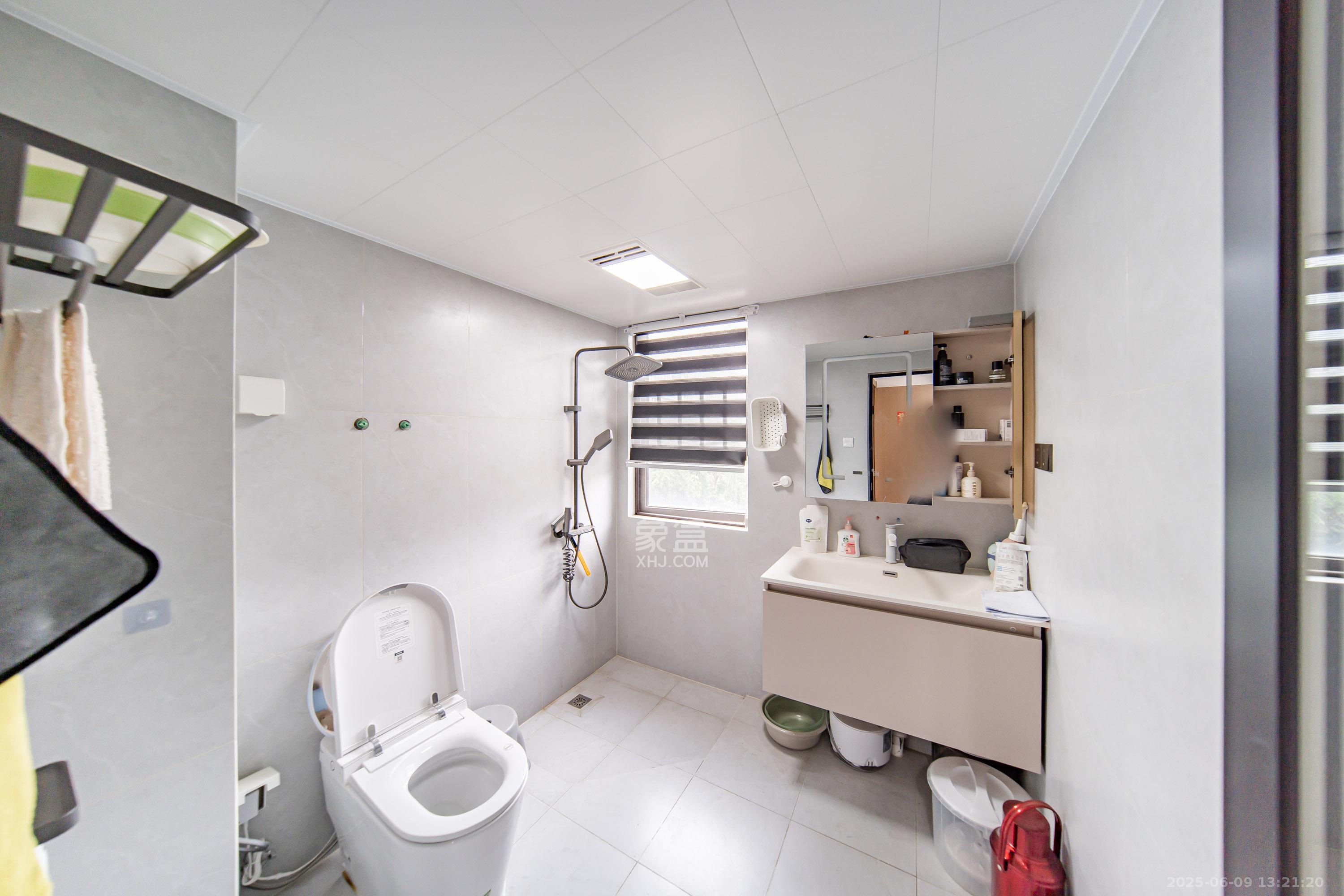 城发恒伟星雅韵(恒伟星辉苑) 4室2厅2卫 172.0万 城发恒伟星雅韵(恒伟星辉苑) 4室2厅2卫 172.0万卫生间