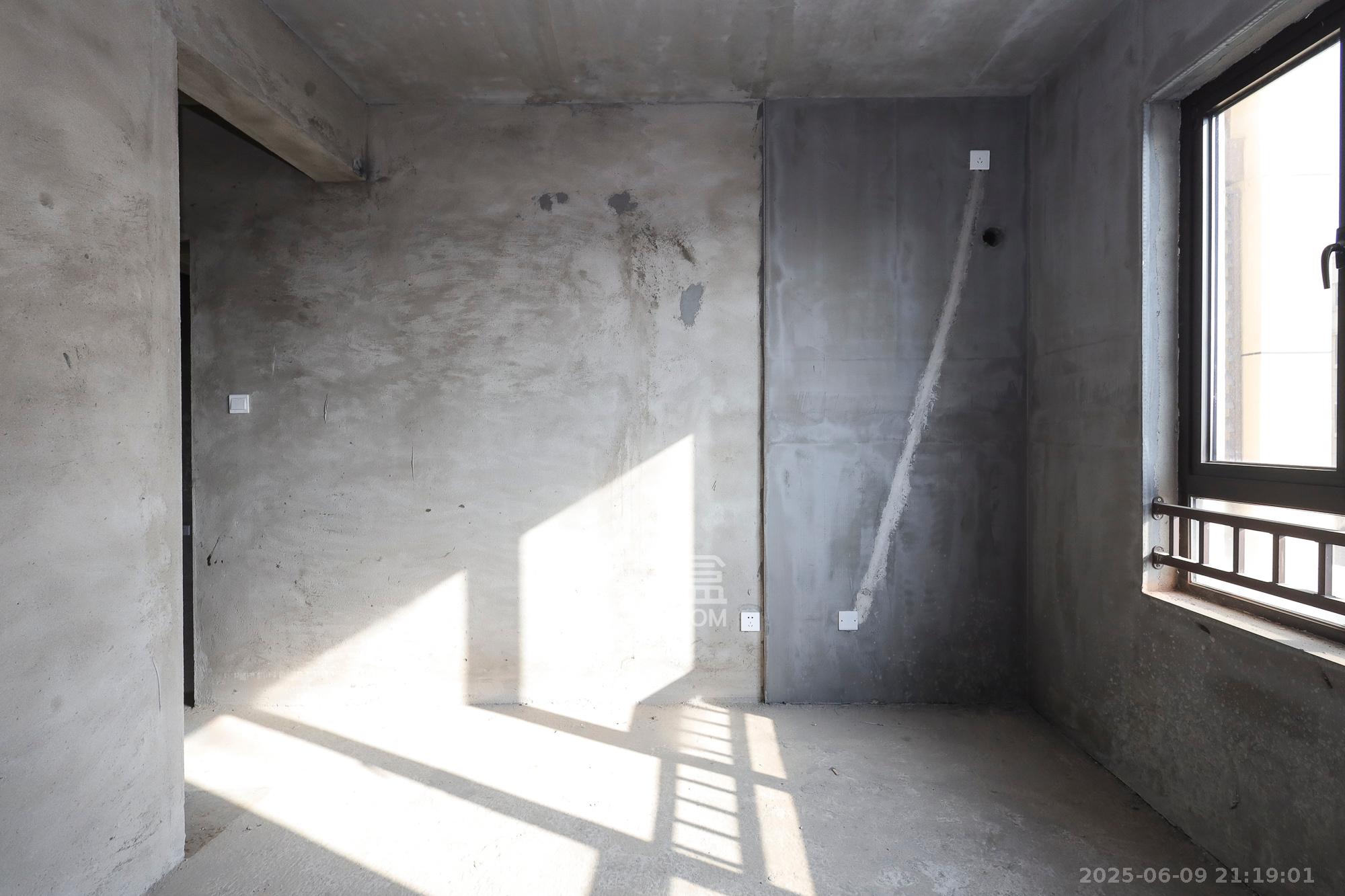 绿地海外滩二期 3室2厅1卫 43.0万 绿地海外滩二期 3室2厅1卫 43.0万卧室