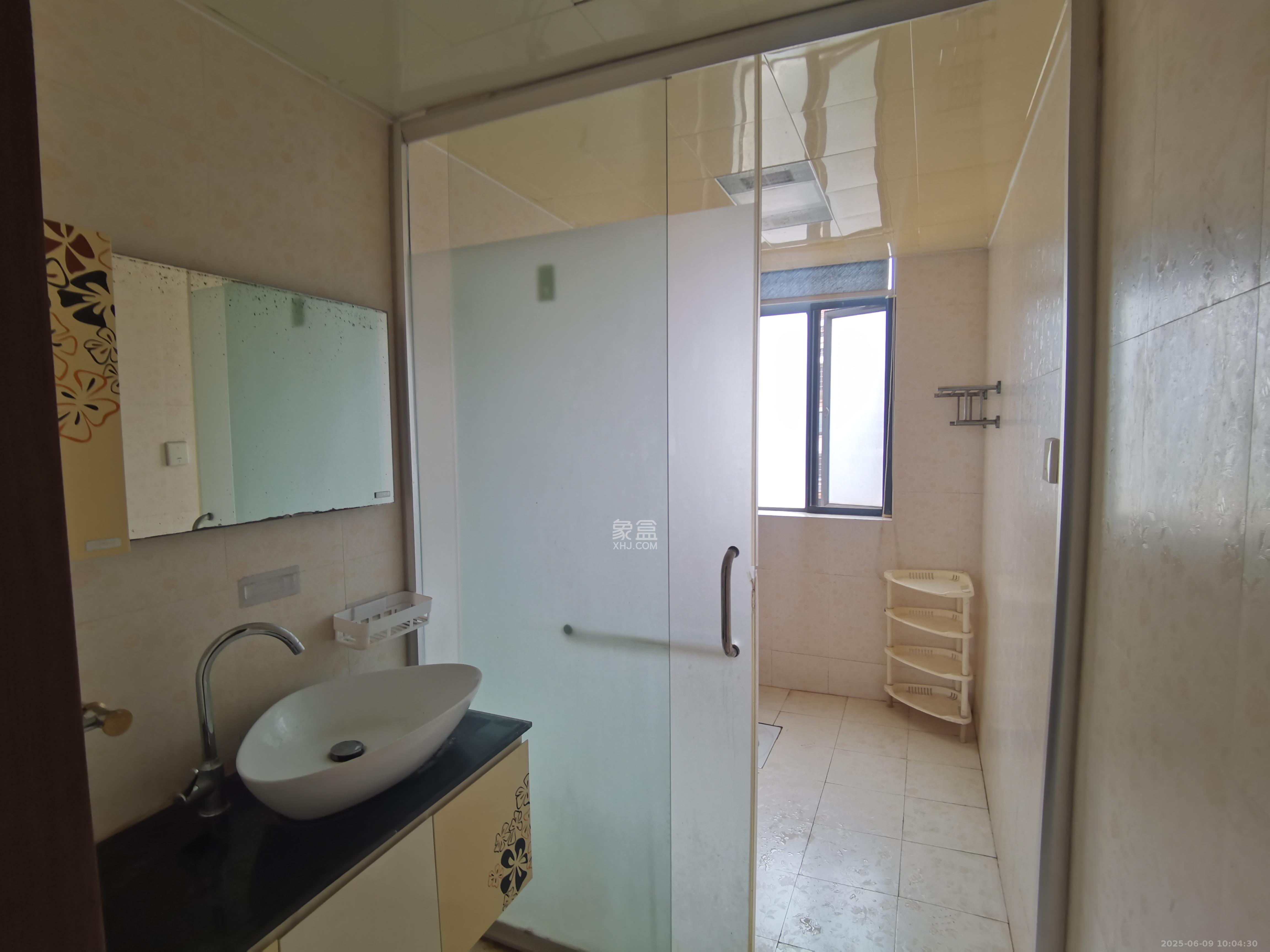 上海城小区  2室2厅1卫    1900.0元/月 上海城小区  2室2厅1卫    1900.0元/月室内图