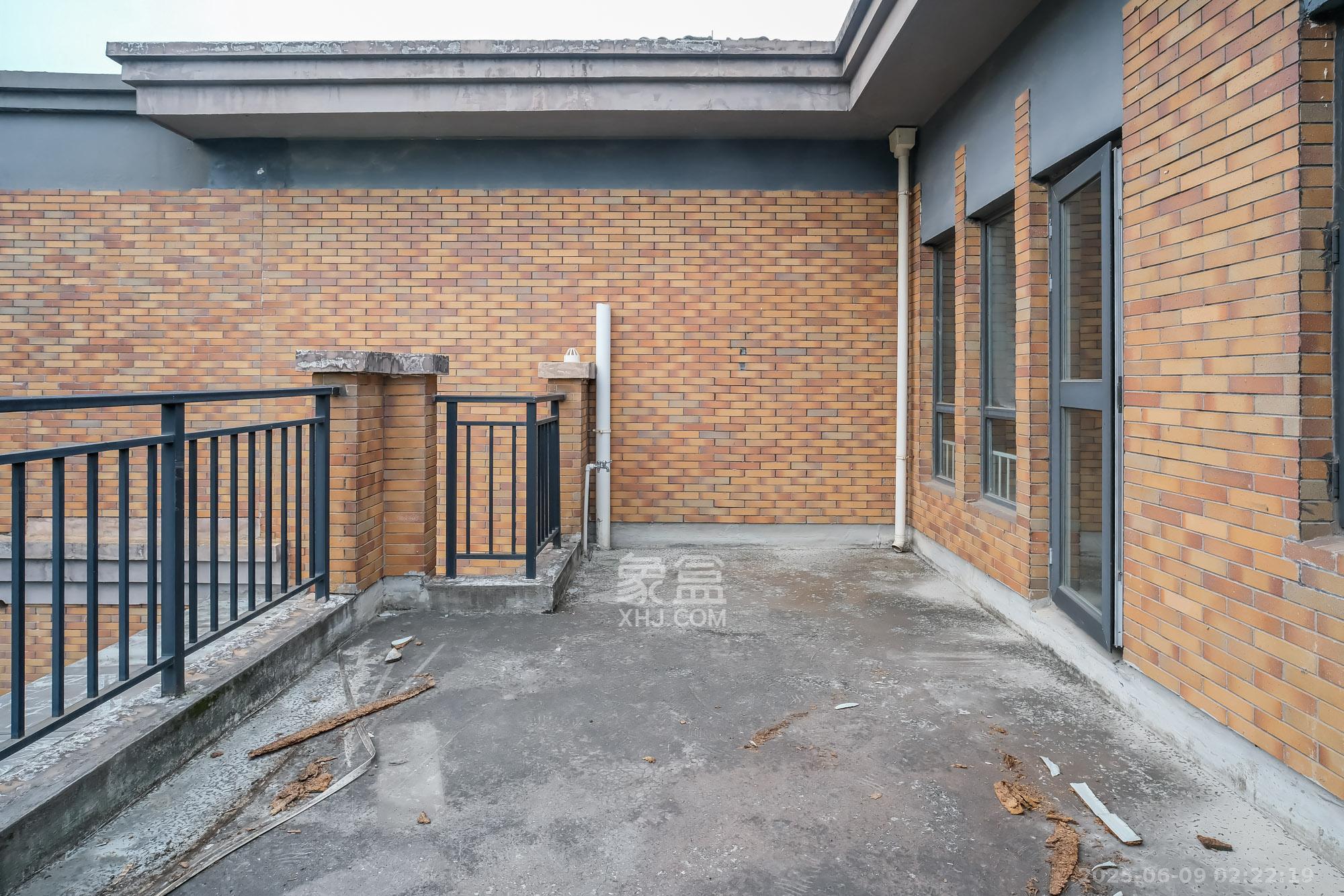 山水湾  5室2厅3卫    571.0万 山水湾  5室2厅3卫    571.0万阳台