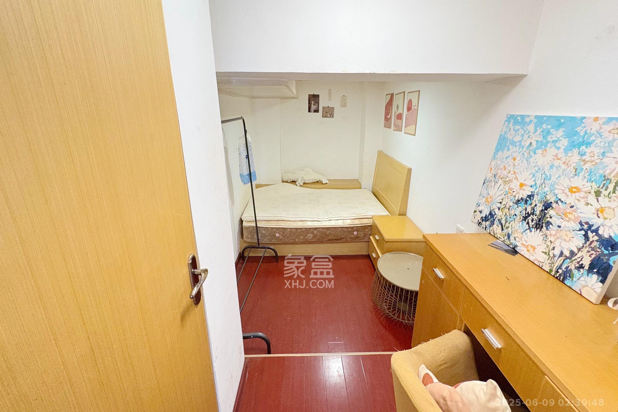 融圣国际  2室1厅1卫   50.00万卧室