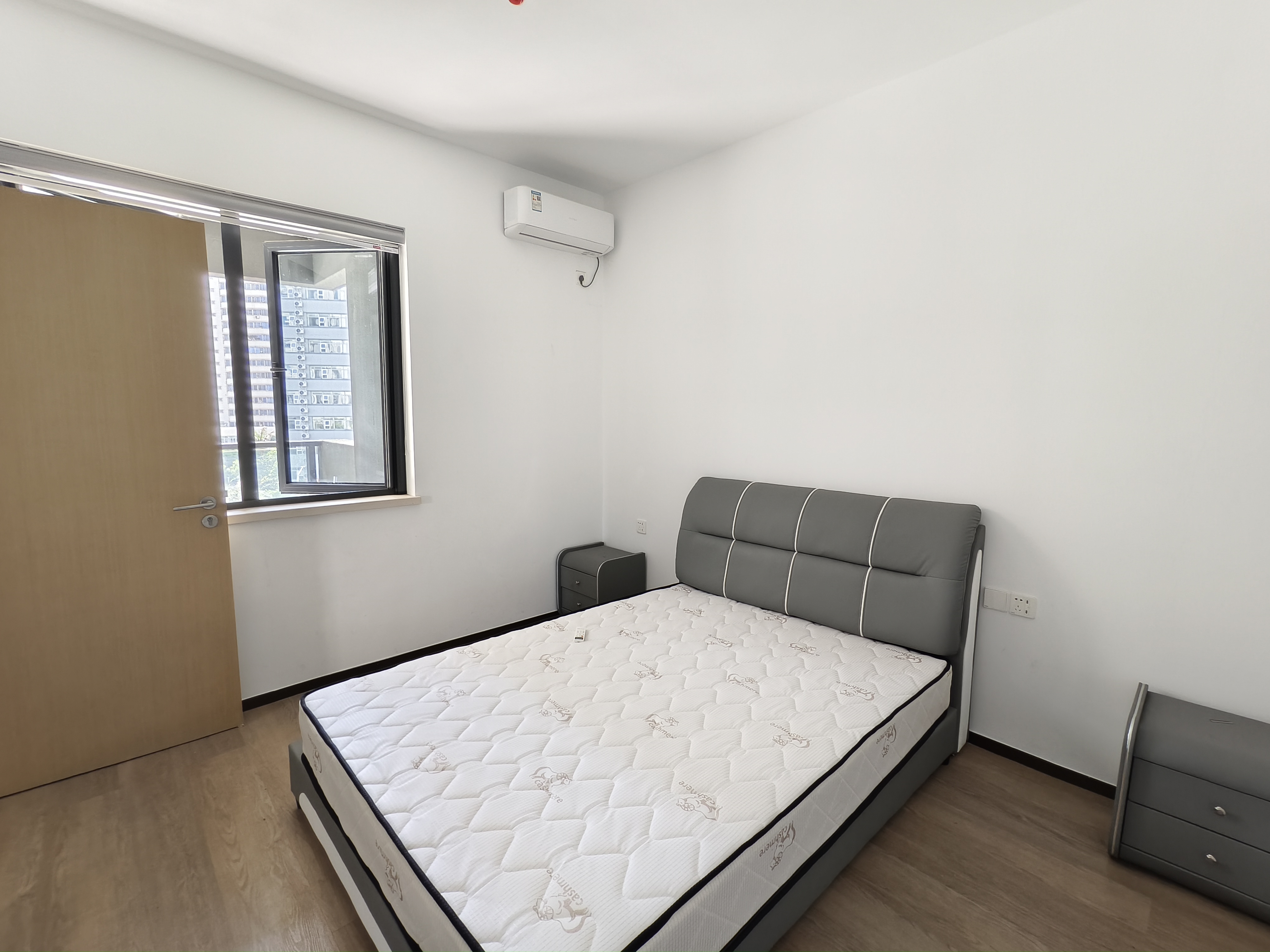 华润中心二期东悦府  2室2厅1卫    220.0万 华润中心二期东悦府  2室2厅1卫    220.0万客厅