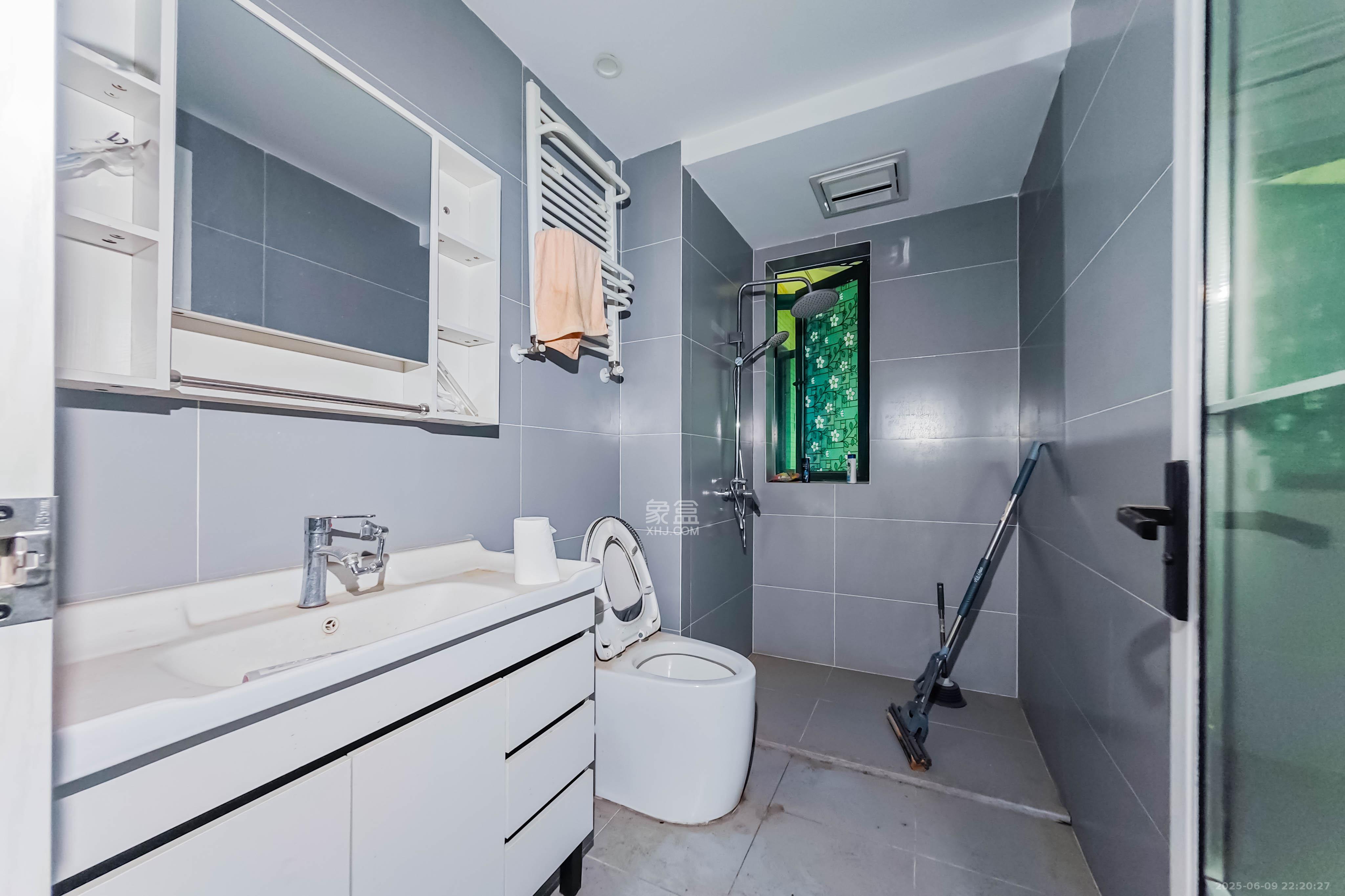 恒大绿洲 3室2厅2卫 150.0万 恒大绿洲 3室2厅2卫 150.0万卫生间