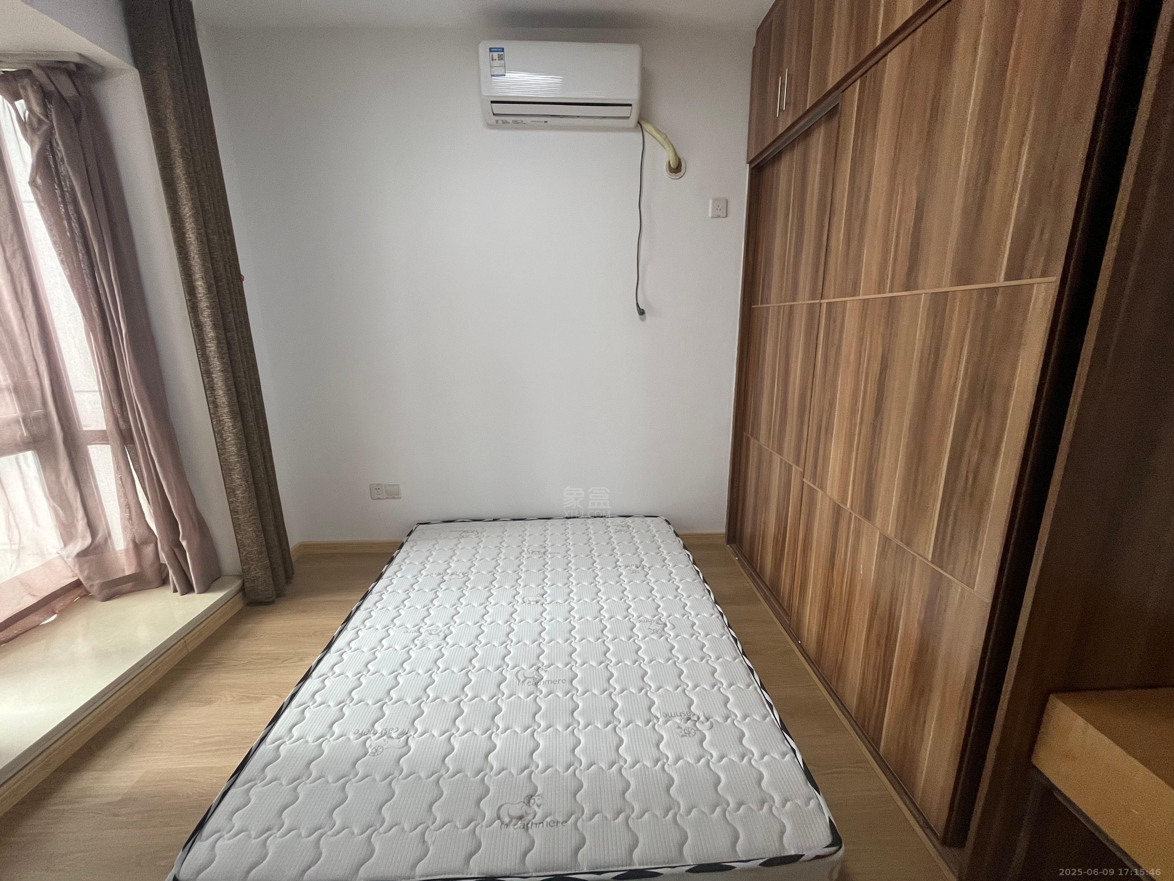 中央商业广场  3室2厅1卫    3000.0元/月 中央商业广场  3室2厅1卫    3000.0元/月室内图