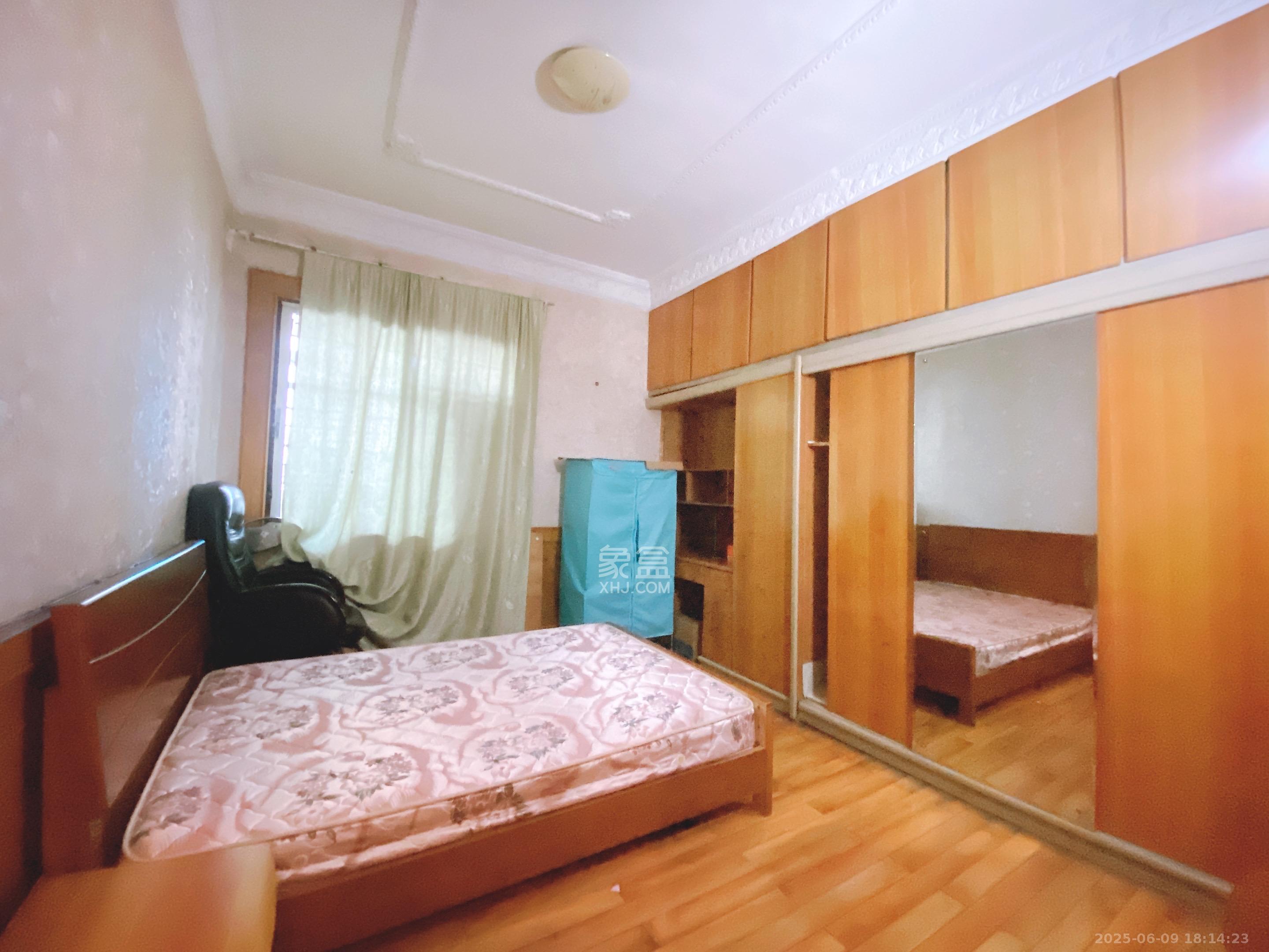 隆华金属宿舍  2室2厅1卫    2300.0元/月 隆华金属宿舍  2室2厅1卫    2300.0元/月室内图