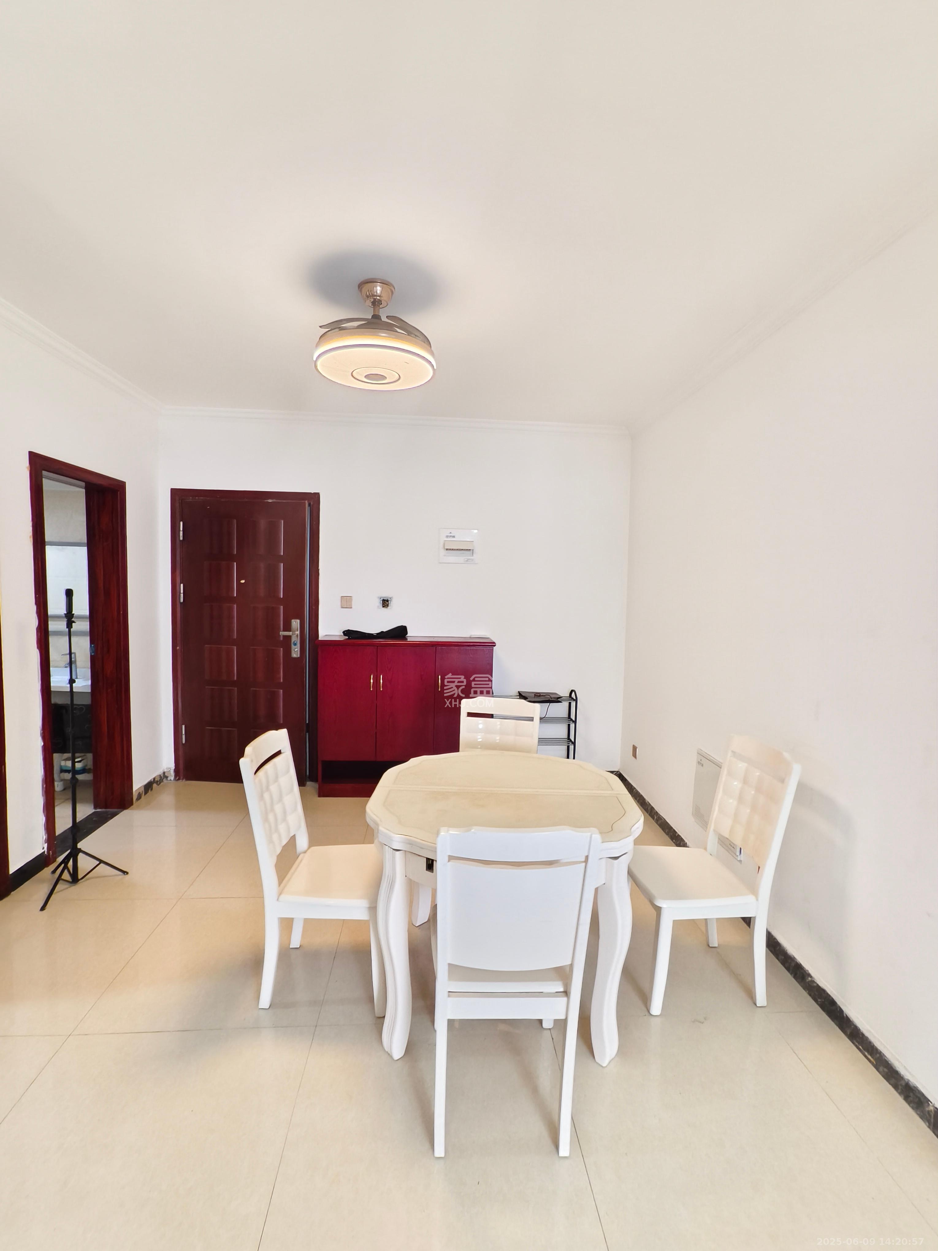 长房时代城 2室2厅1卫 2800.0元/月 长房时代城 2室2厅1卫 2800.0元/月室内图