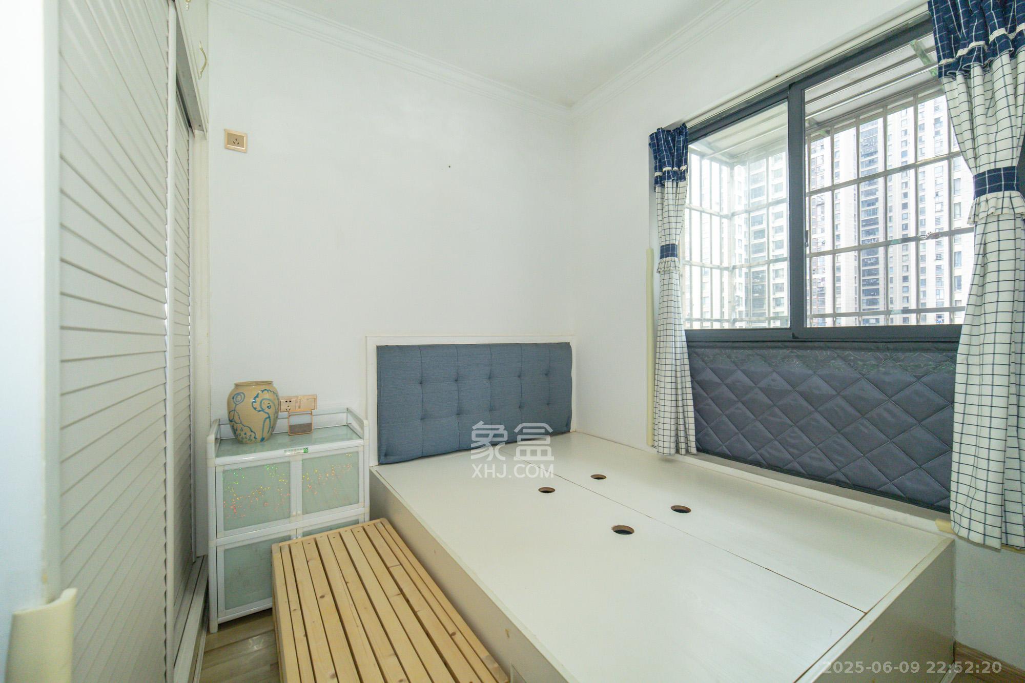 印山蓝色海岸 2室2厅1卫 38.0万 印山蓝色海岸 2室2厅1卫 38.0万卧室