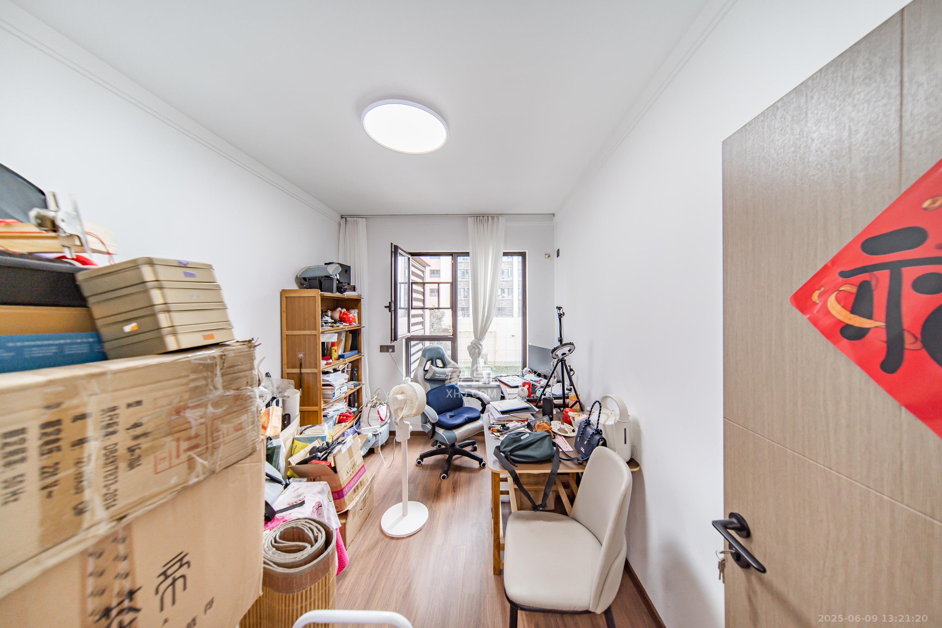 城发恒伟星雅韵(恒伟星辉苑) 4室2厅2卫 172.0万 城发恒伟星雅韵(恒伟星辉苑) 4室2厅2卫 172.0万卧室