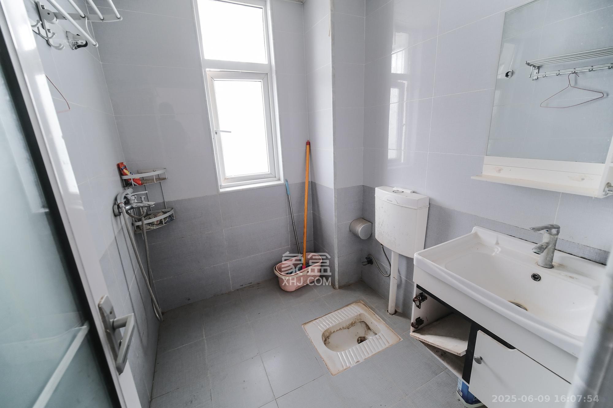 和悦城(蟠龙景苑) 3室2厅1卫 50.2万 和悦城(蟠龙景苑) 3室2厅1卫 50.2万卫生间