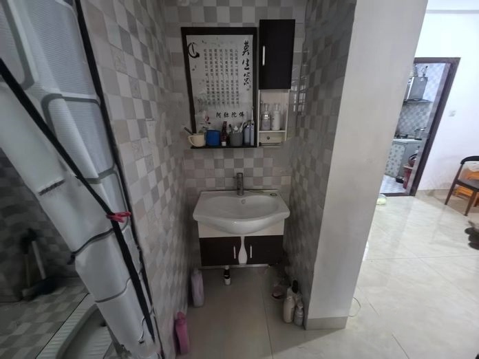 椰岛华庭 2室2厅2卫 2500.0元/月 椰岛华庭 2室2厅2卫 2500.0元/月室内图