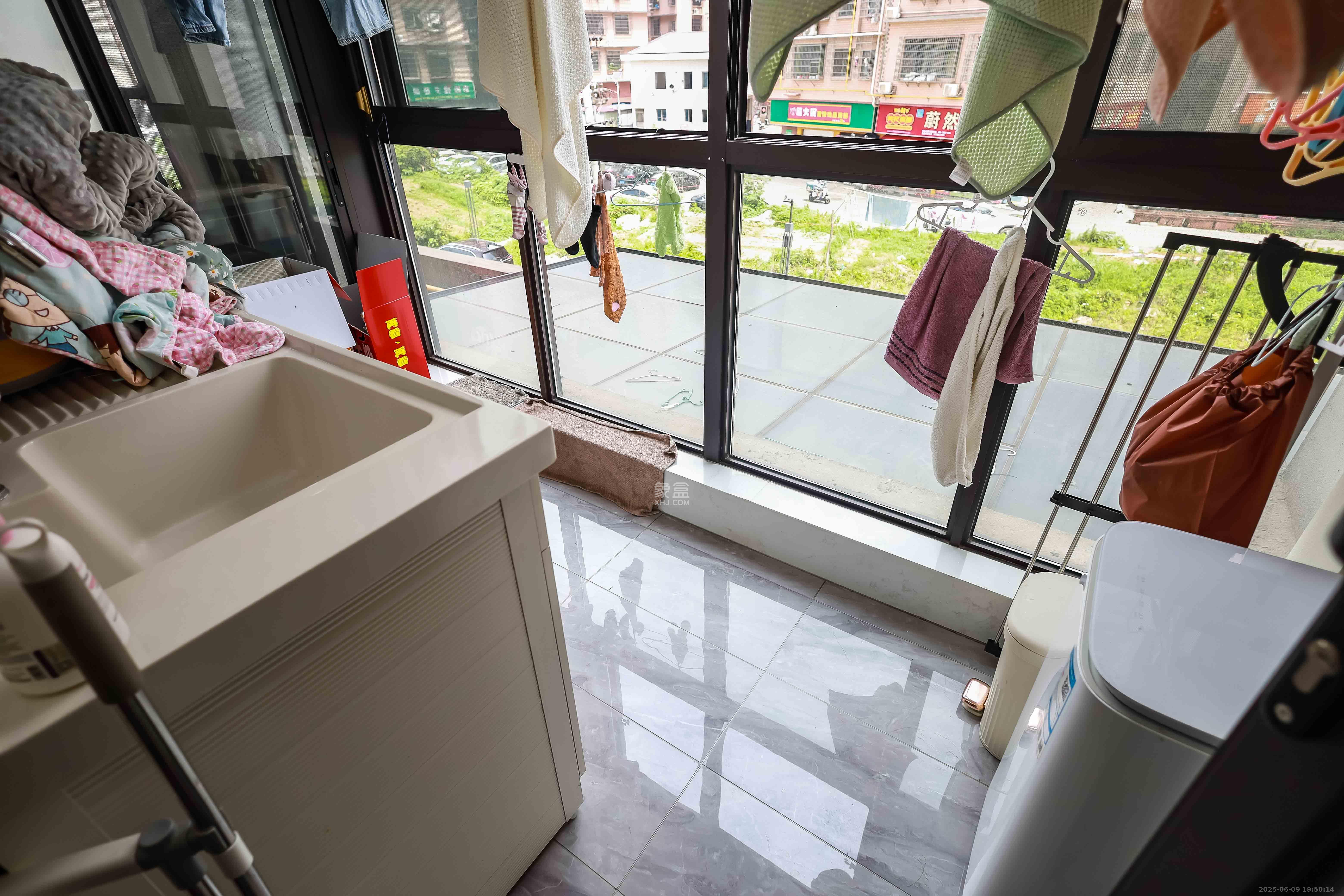 金基芳华 3室2厅2卫 110.0万 金基芳华 3室2厅2卫 110.0万阳台