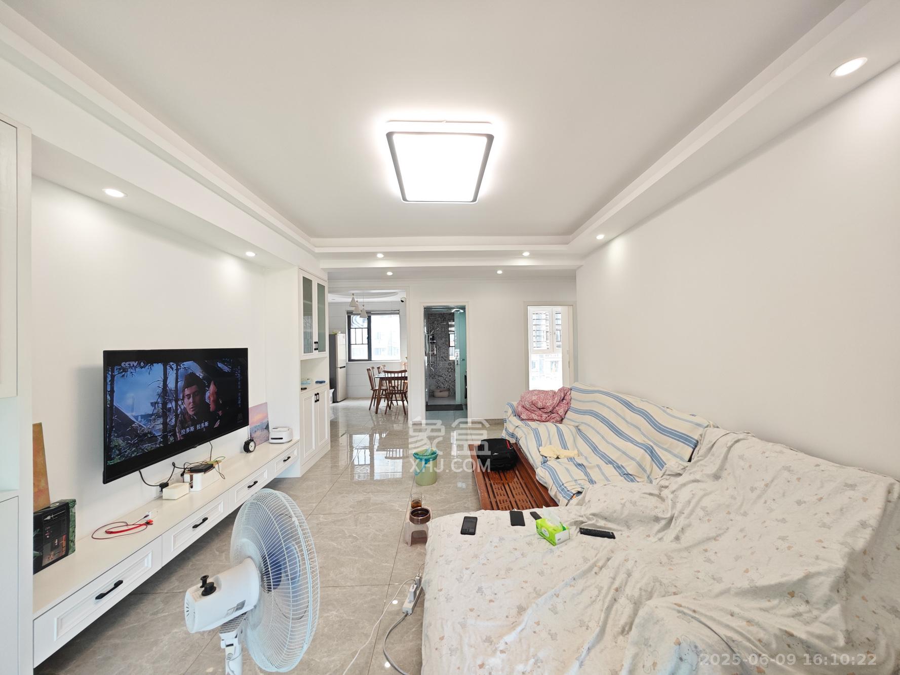 中建嘉和城  3室2厅2卫   98.00万客厅