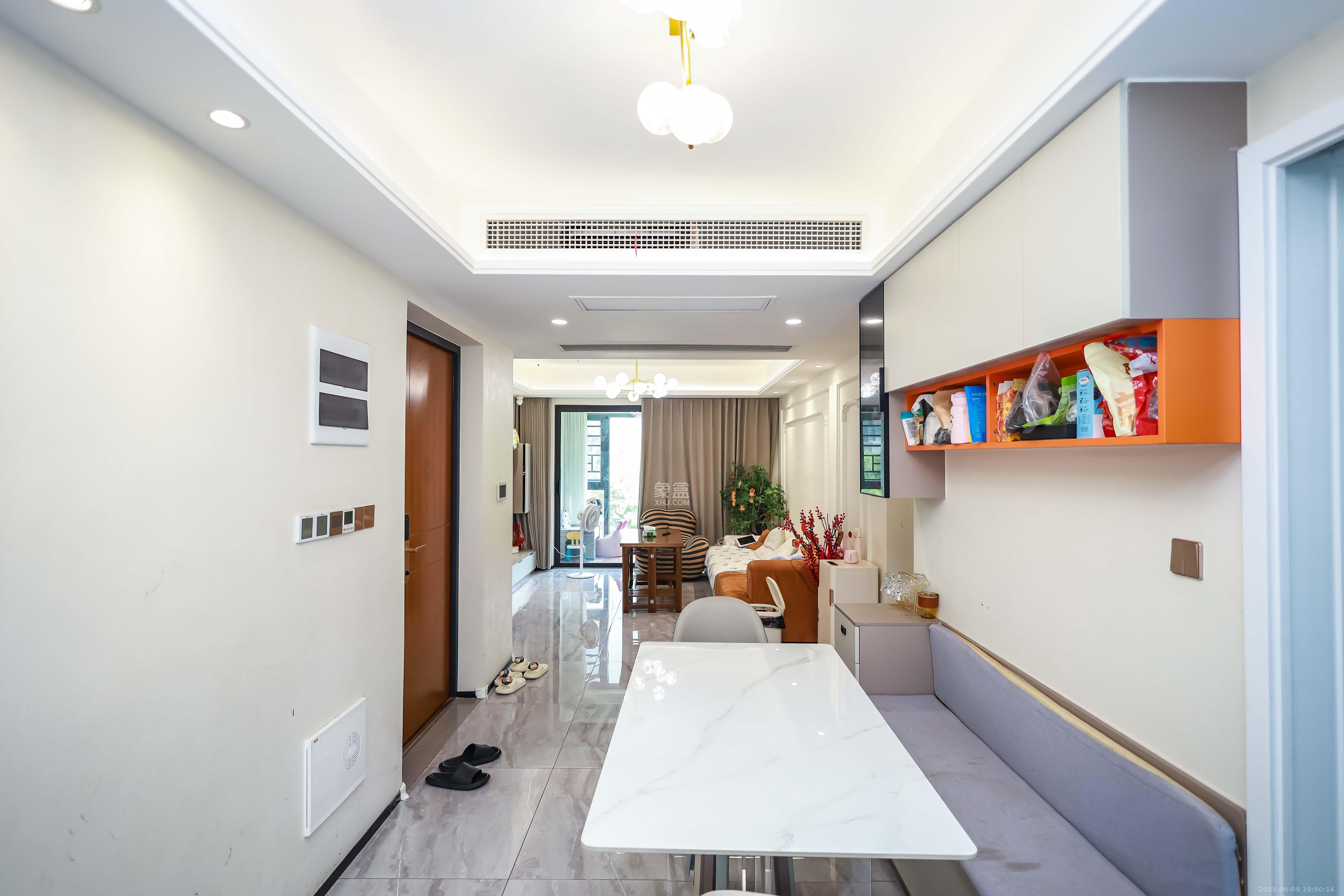 金基芳华 3室2厅2卫 110.0万 金基芳华 3室2厅2卫 110.0万客厅