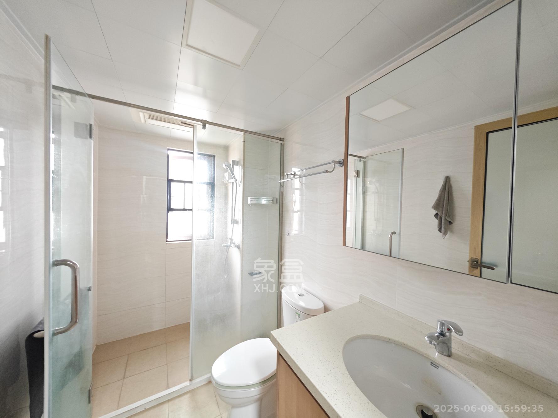 合能枫丹丽舍(柏悦名苑) 3室2厅2卫 130.0万 合能枫丹丽舍(柏悦名苑) 3室2厅2卫 130.0万卫生间