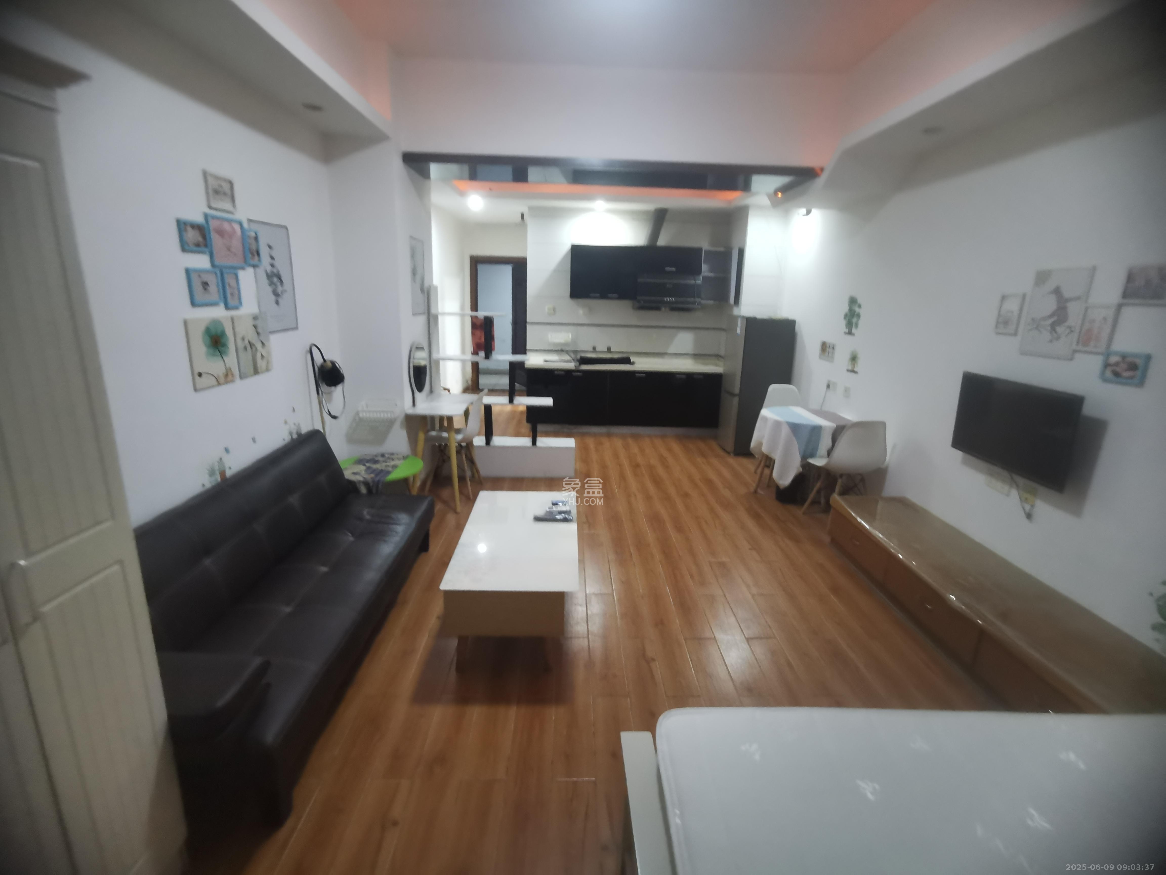 昊天大厦 1室1厅1卫 1700.0元/月 昊天大厦 1室1厅1卫 1700.0元/月室内图